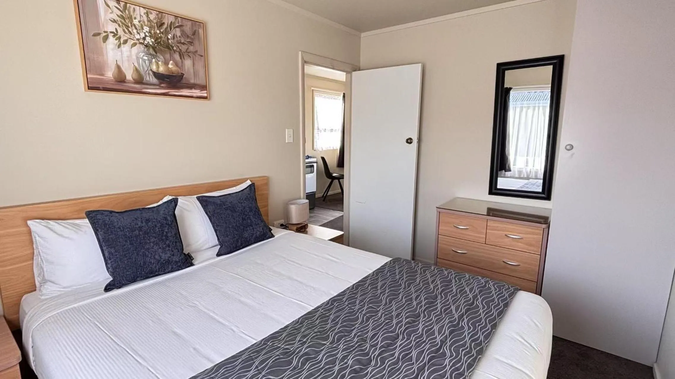 Bedroom, Bed in Arcadia Motel