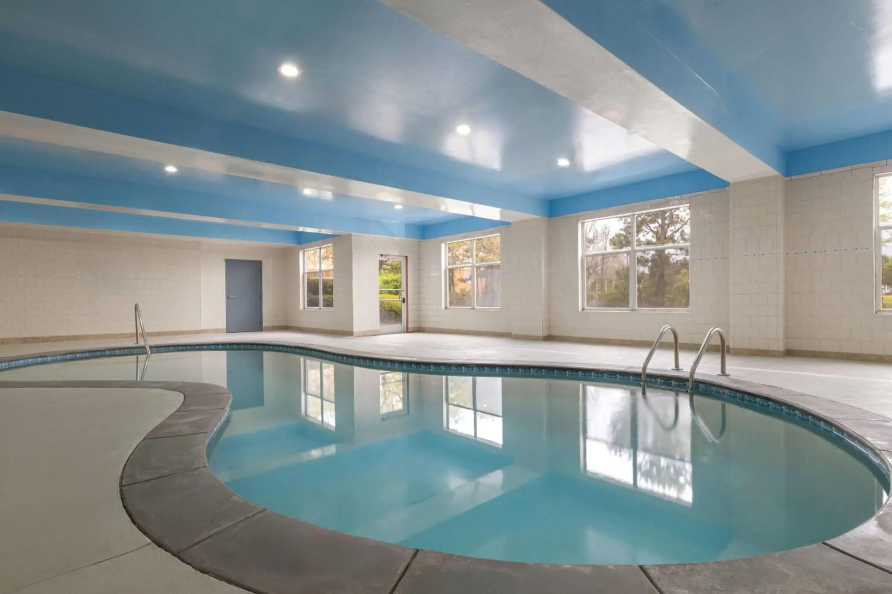 Swimming pool in Wingate by Wyndham Savannah Gateway Swimming pool in Wingate by Wyndham Savannah Gateway