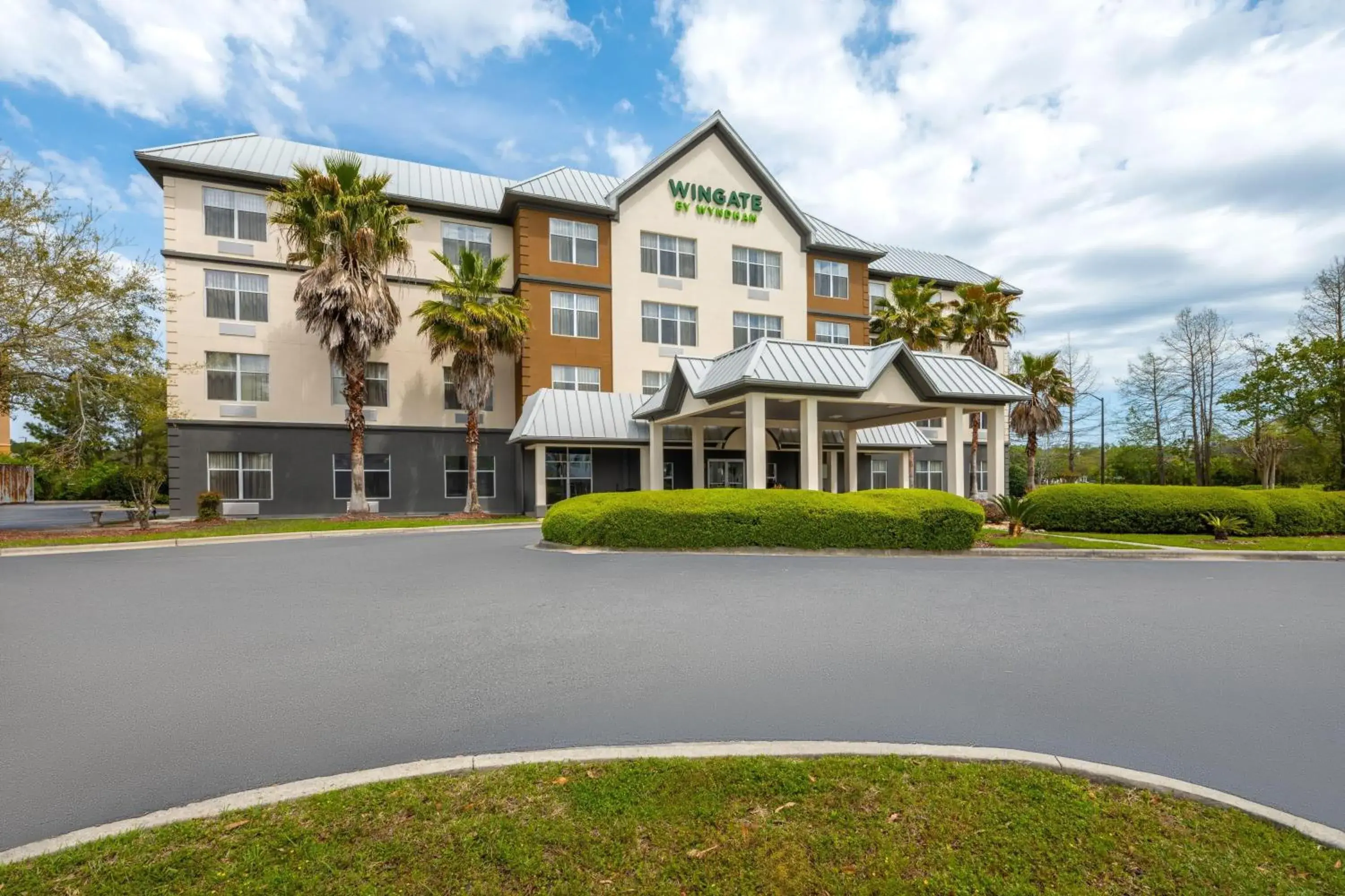 Property building in Wingate by Wyndham Savannah Gateway Property building in Wingate by Wyndham Savannah Gateway