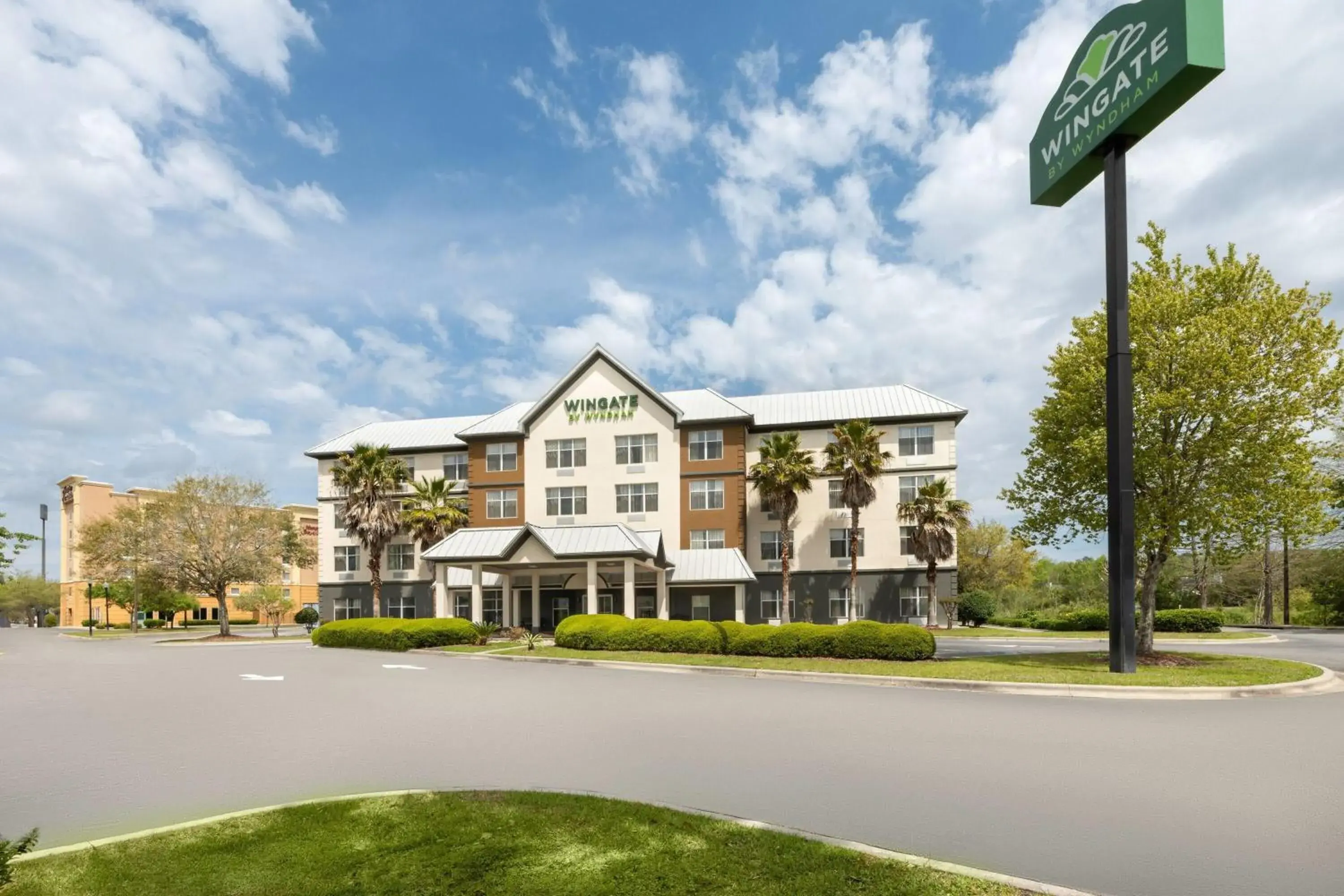 Property building in Wingate by Wyndham Savannah Gateway Property building in Wingate by Wyndham Savannah Gateway