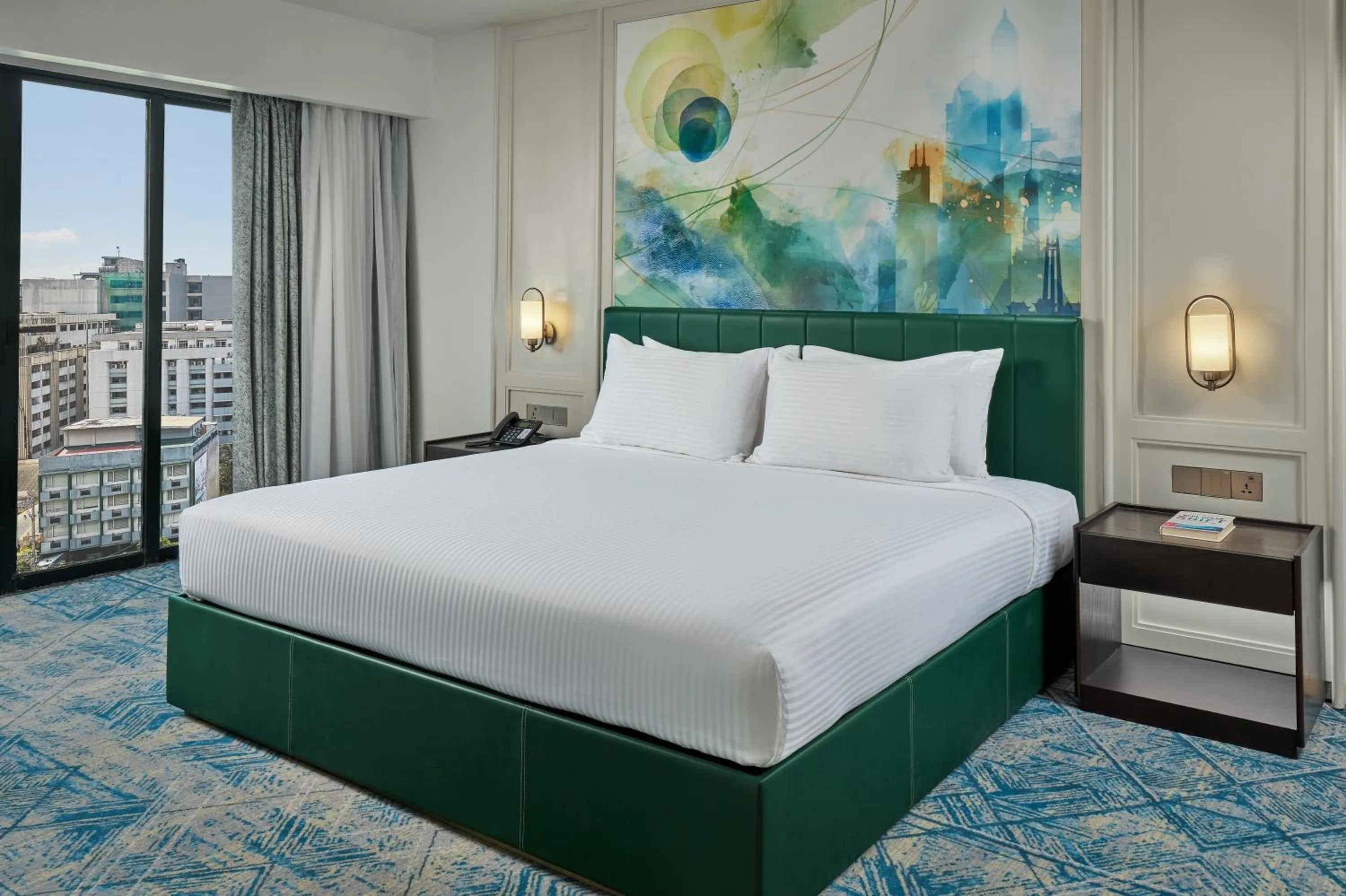 Guests, Bed in The Heritage Hotel Manila