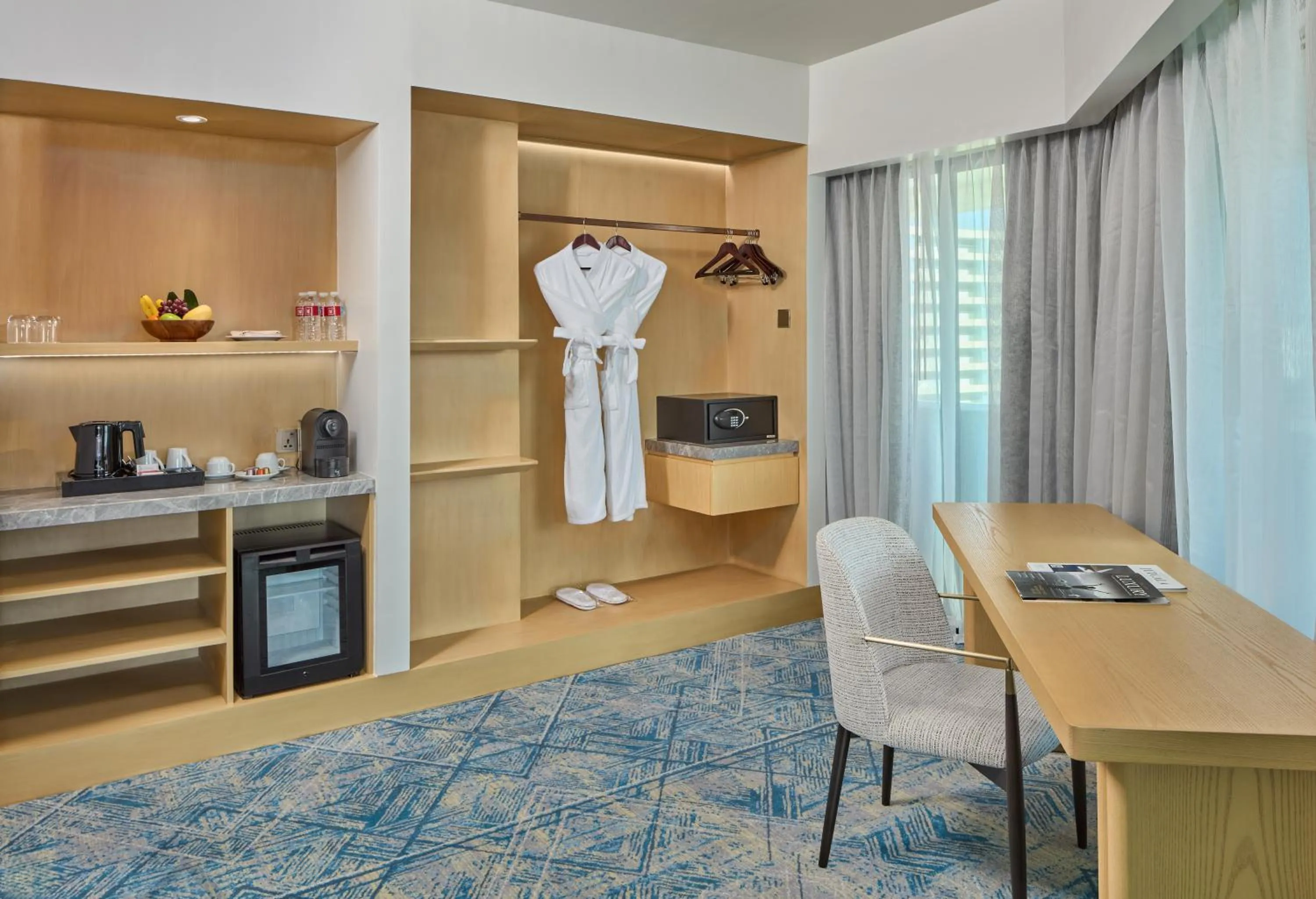 Guests, Bed in The Heritage Hotel Manila