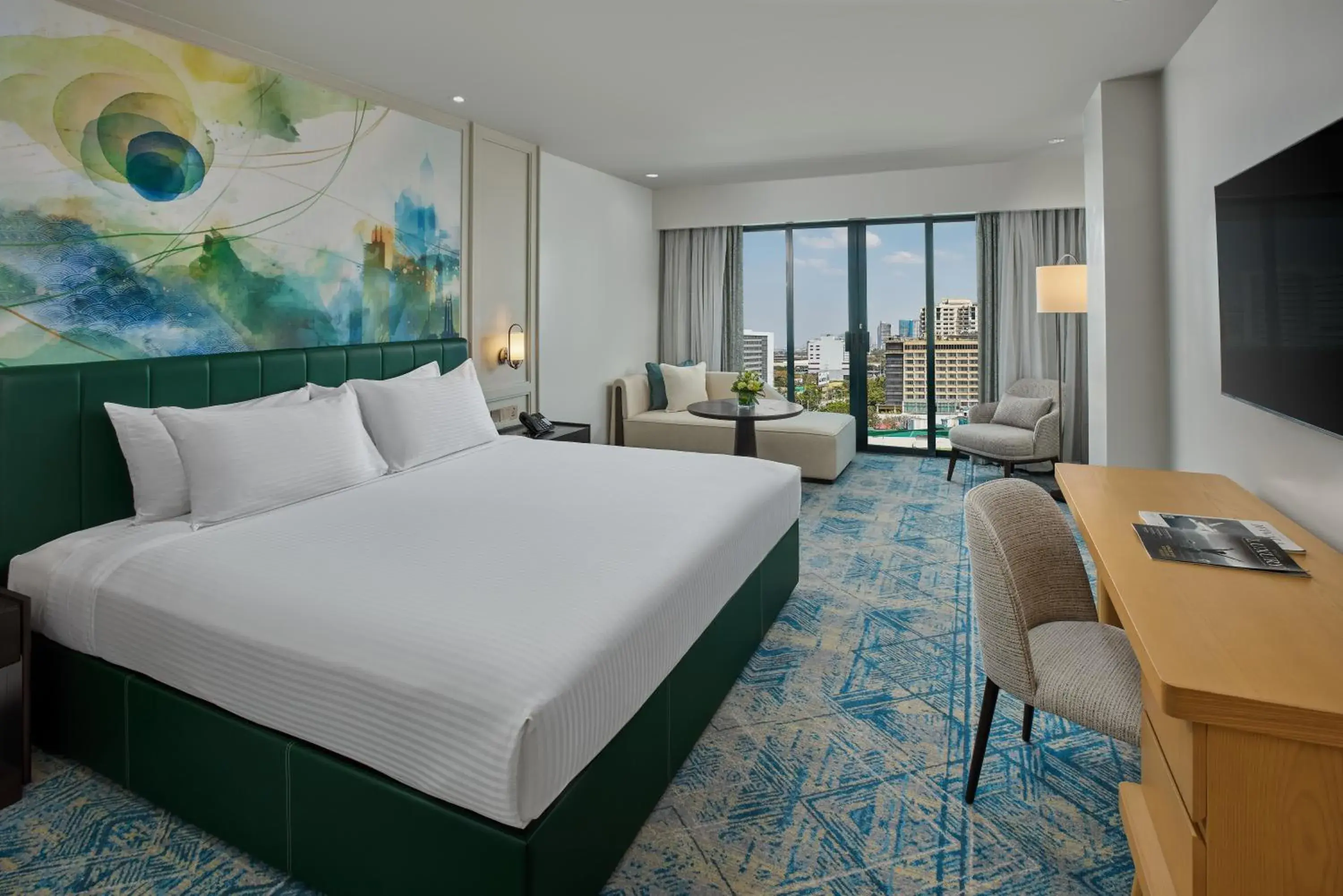 Property building, Bed in The Heritage Hotel Manila Property building, Bed in The Heritage Hotel Manila