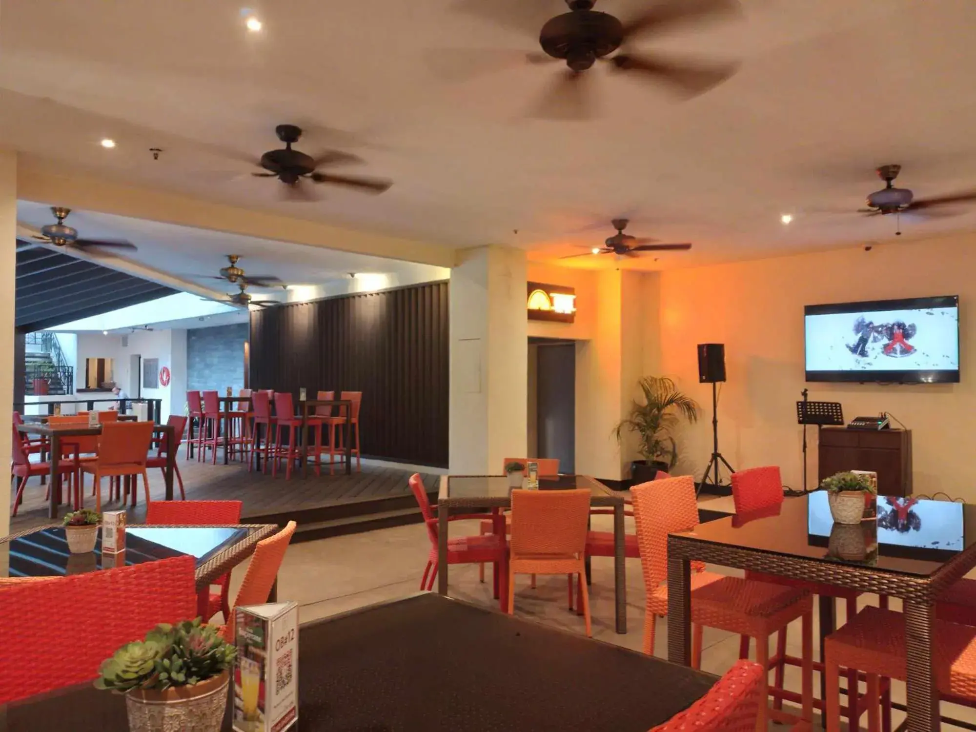 Lounge or bar in The Heritage Hotel Manila Lounge or bar in The Heritage Hotel Manila