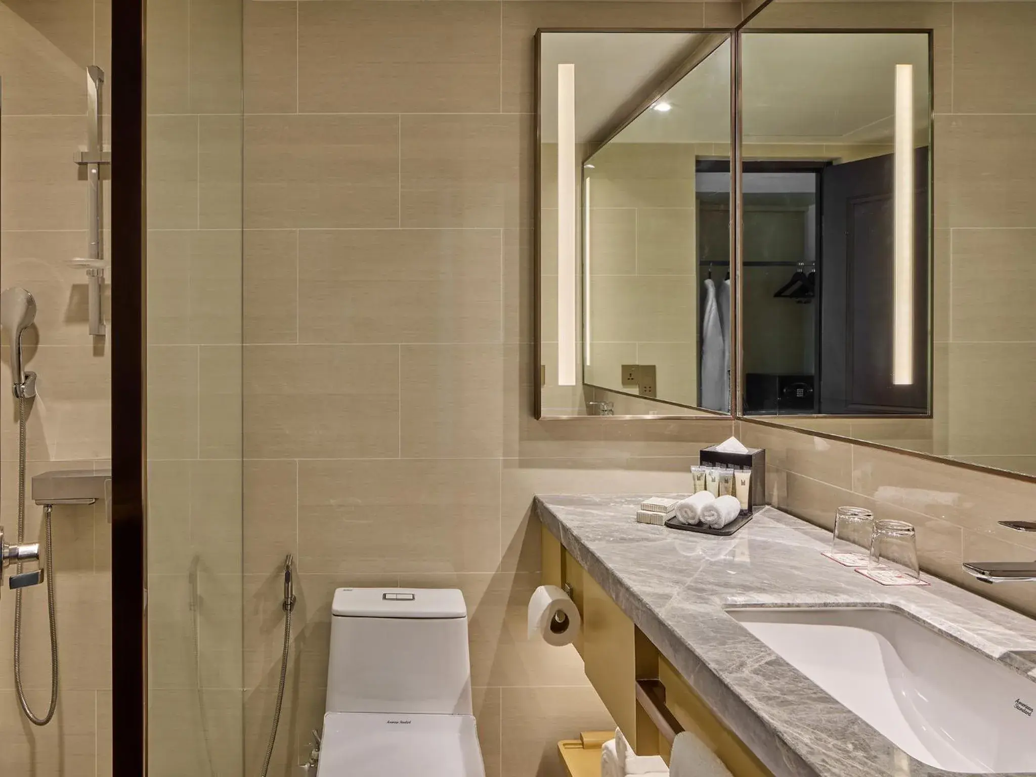 Club Room King in The Heritage Hotel Manila Club Room King in The Heritage Hotel Manila