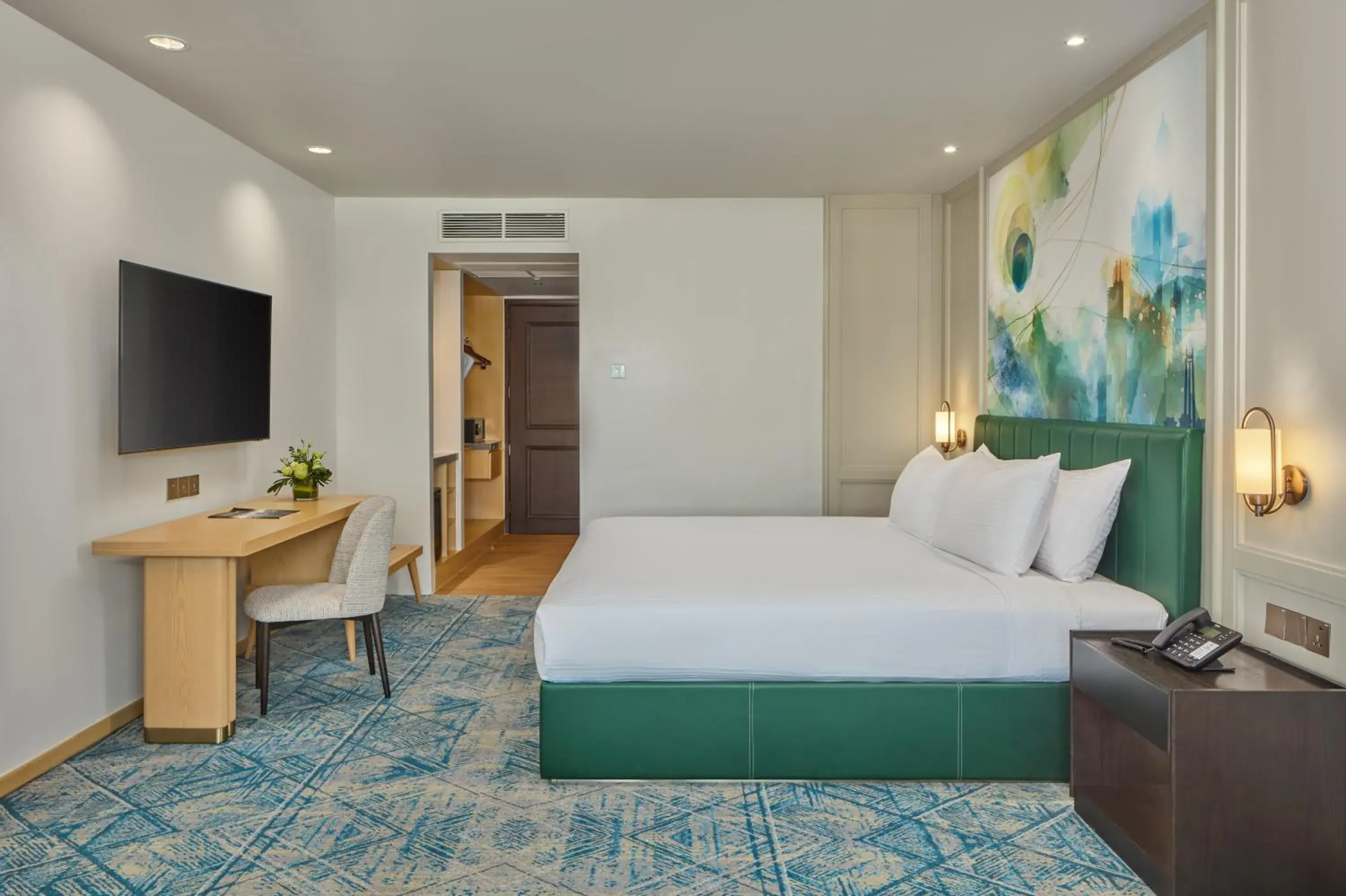 Property building, Bed in The Heritage Hotel Manila Property building, Bed in The Heritage Hotel Manila