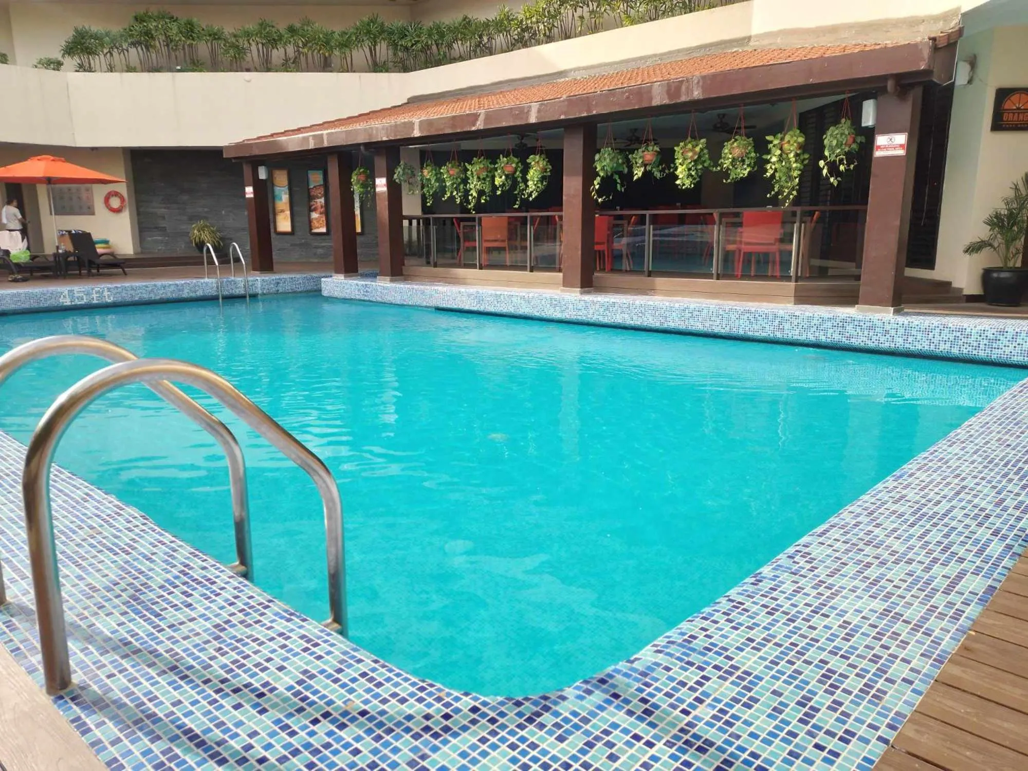 Swimming pool in The Heritage Hotel Manila