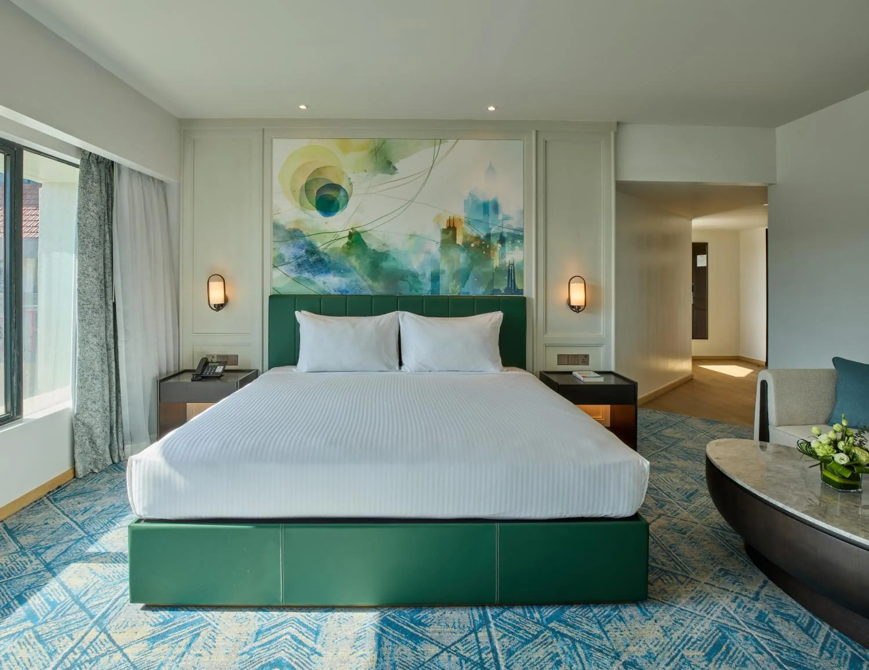 Property building, Bed in The Heritage Hotel Manila Property building, Bed in The Heritage Hotel Manila