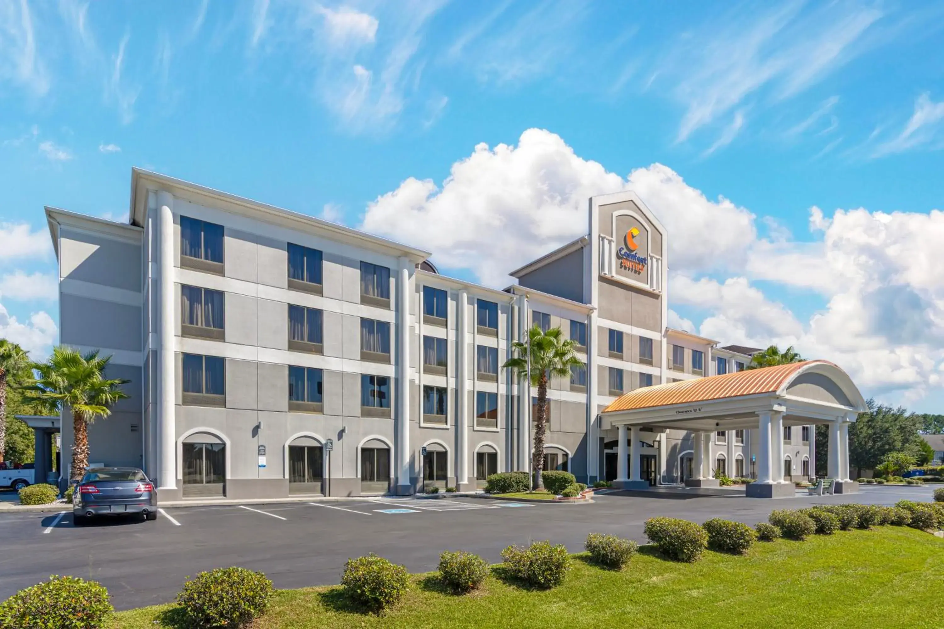 Property building in Comfort Suites Savannah Gateway I-95 Property building in Comfort Suites Savannah Gateway I-95