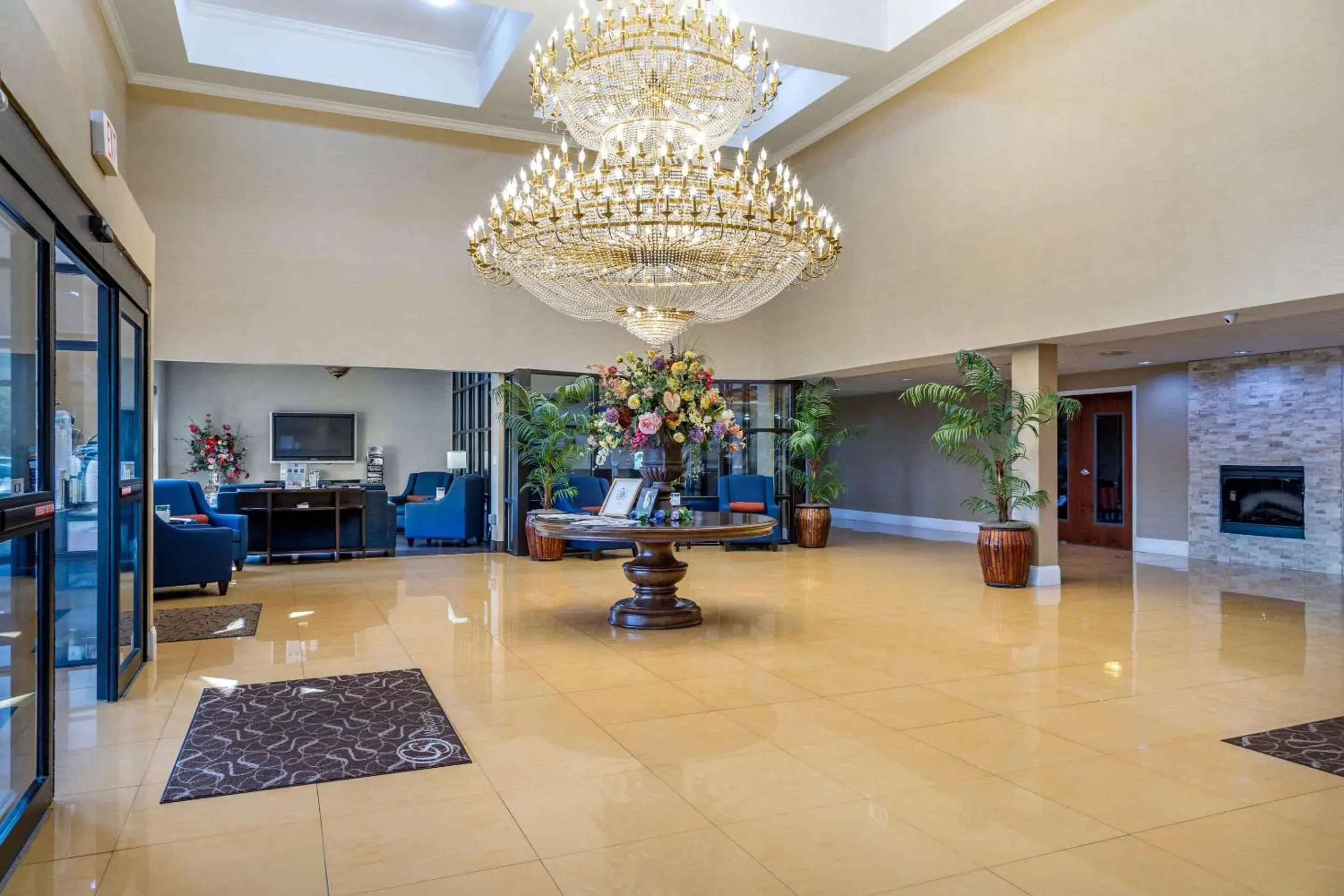 Lobby or reception in Comfort Suites Savannah Gateway I-95 Lobby or reception in Comfort Suites Savannah Gateway I-95