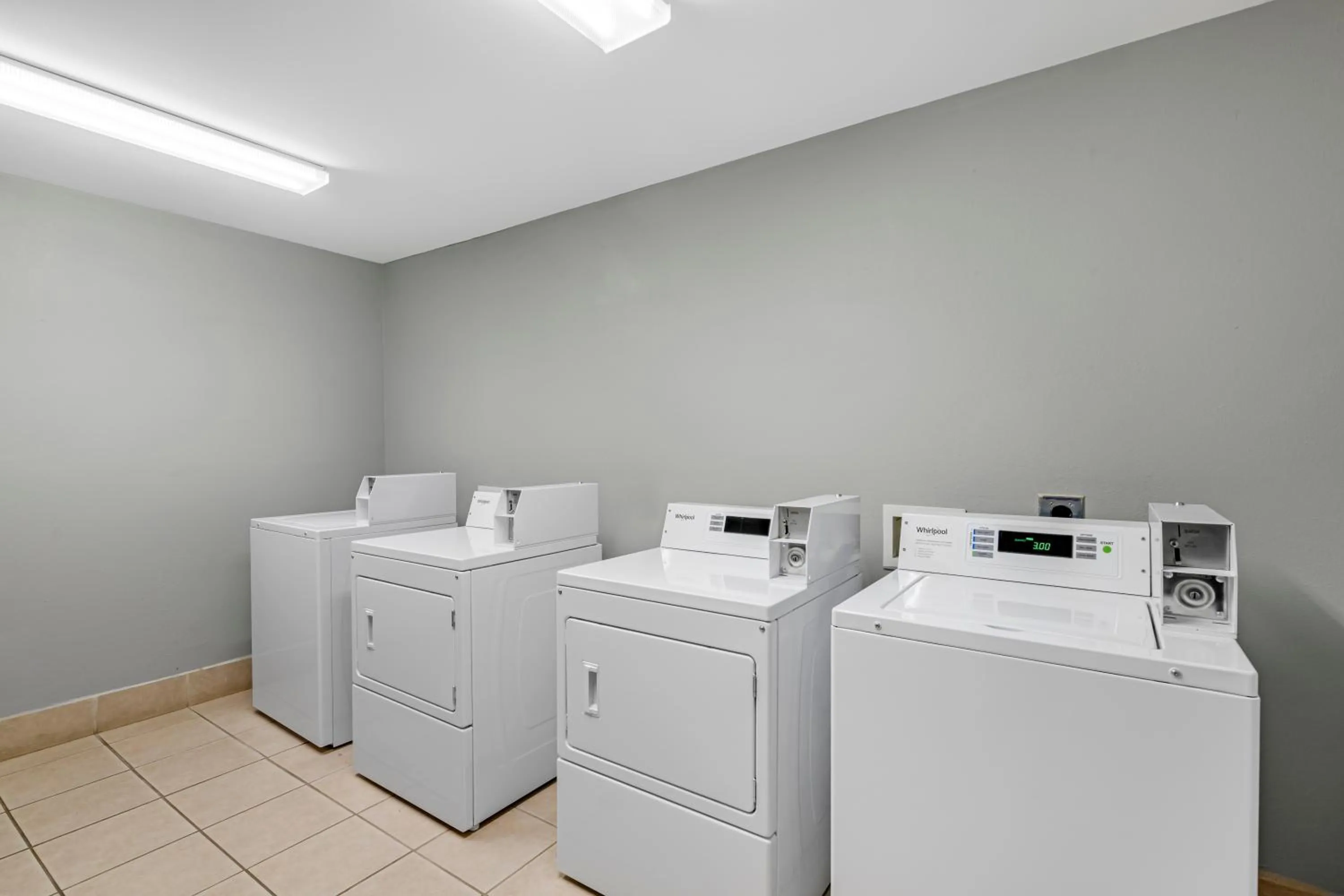 laundry in Comfort Suites Savannah Gateway I-95