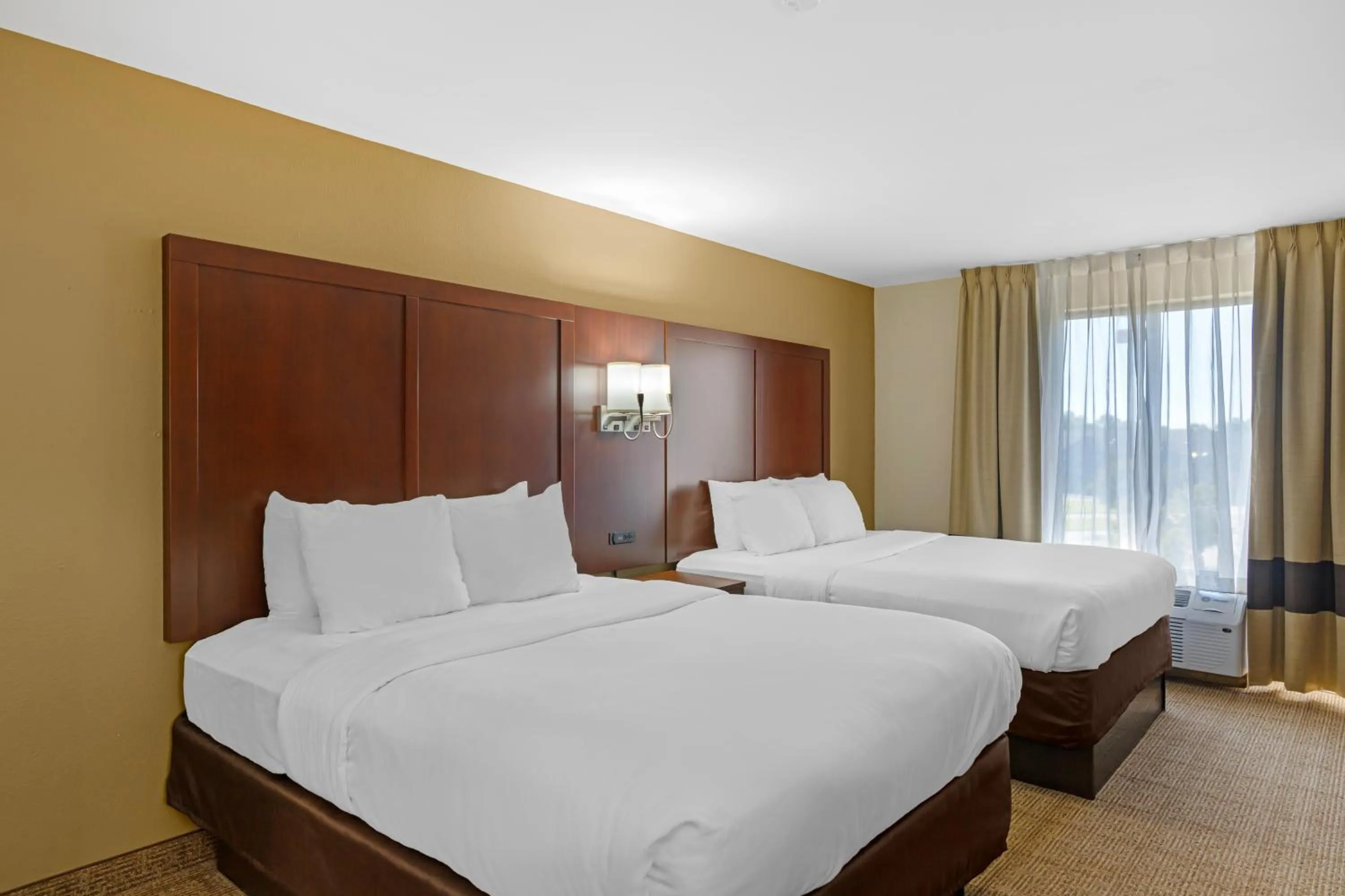 Bed in Comfort Suites Savannah Gateway I-95