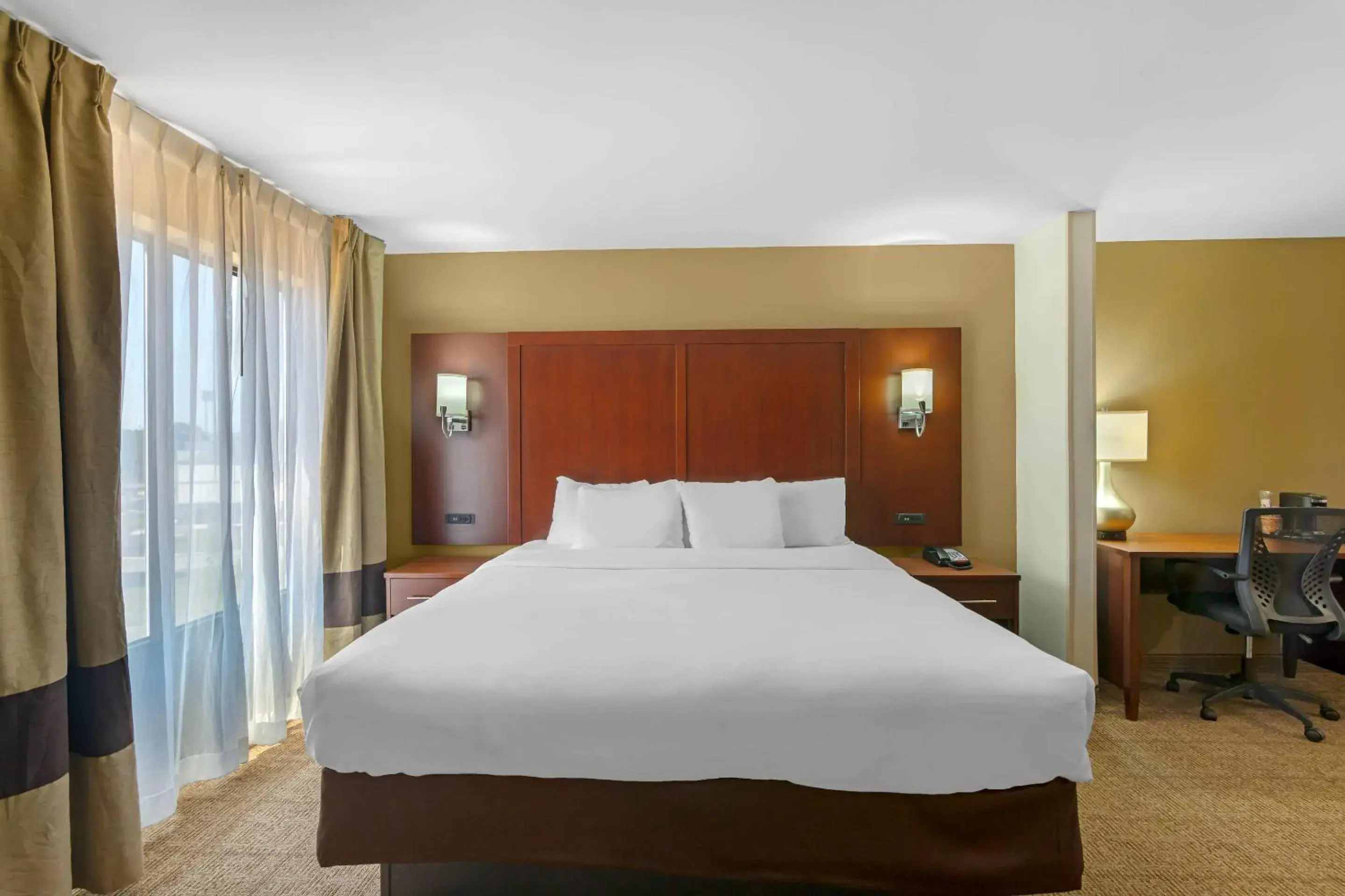 Bedroom, Bed in Comfort Suites Savannah Gateway I-95 Bedroom, Bed in Comfort Suites Savannah Gateway I-95