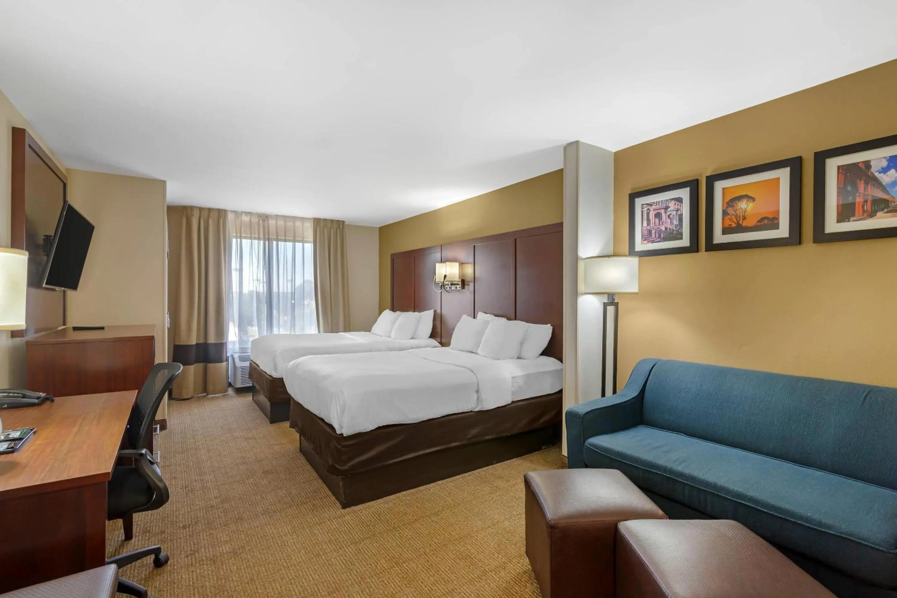 Bedroom, Bed in Comfort Suites Savannah Gateway I-95