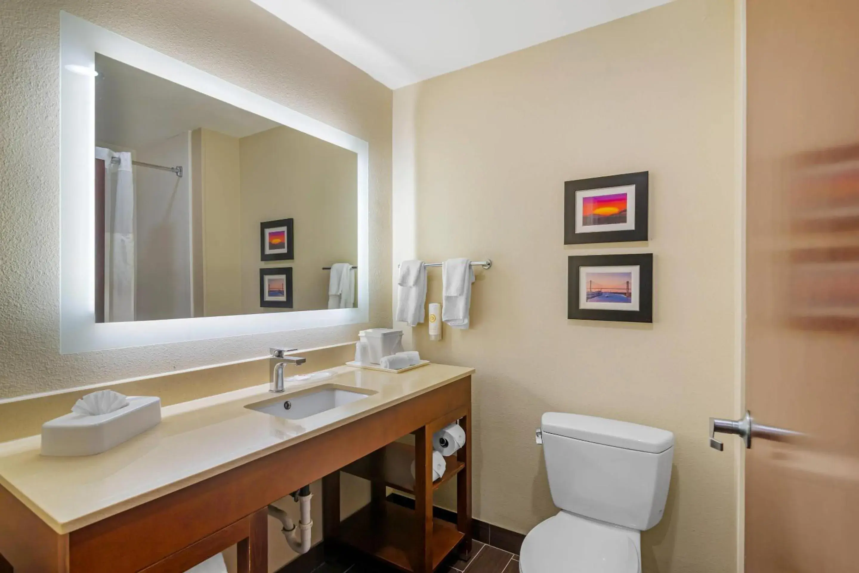 Double Suite - Non Smoking in Comfort Suites Savannah Gateway I-95 Double Suite - Non Smoking in Comfort Suites Savannah Gateway I-95