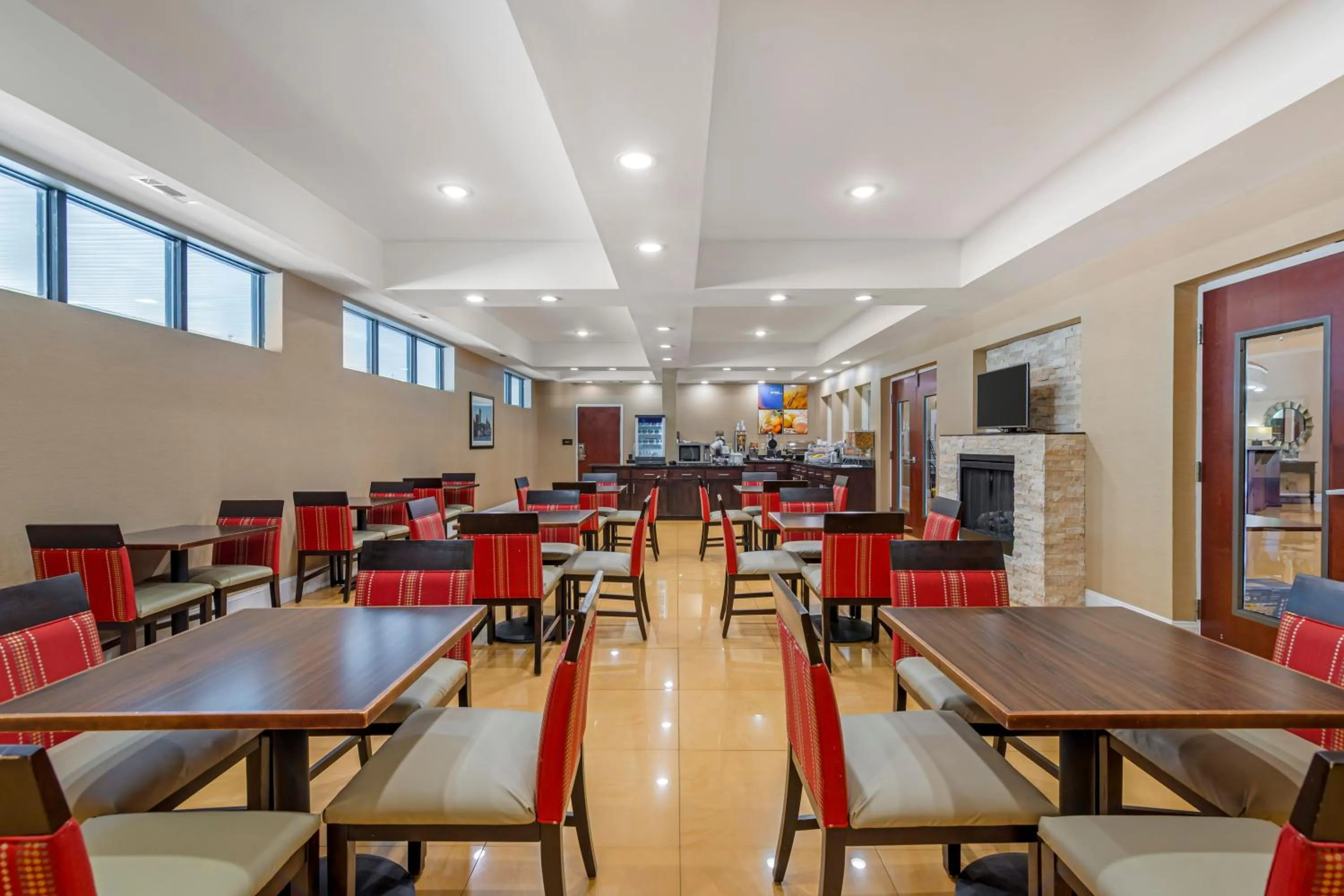 Meeting/conference room in Comfort Suites Savannah Gateway I-95