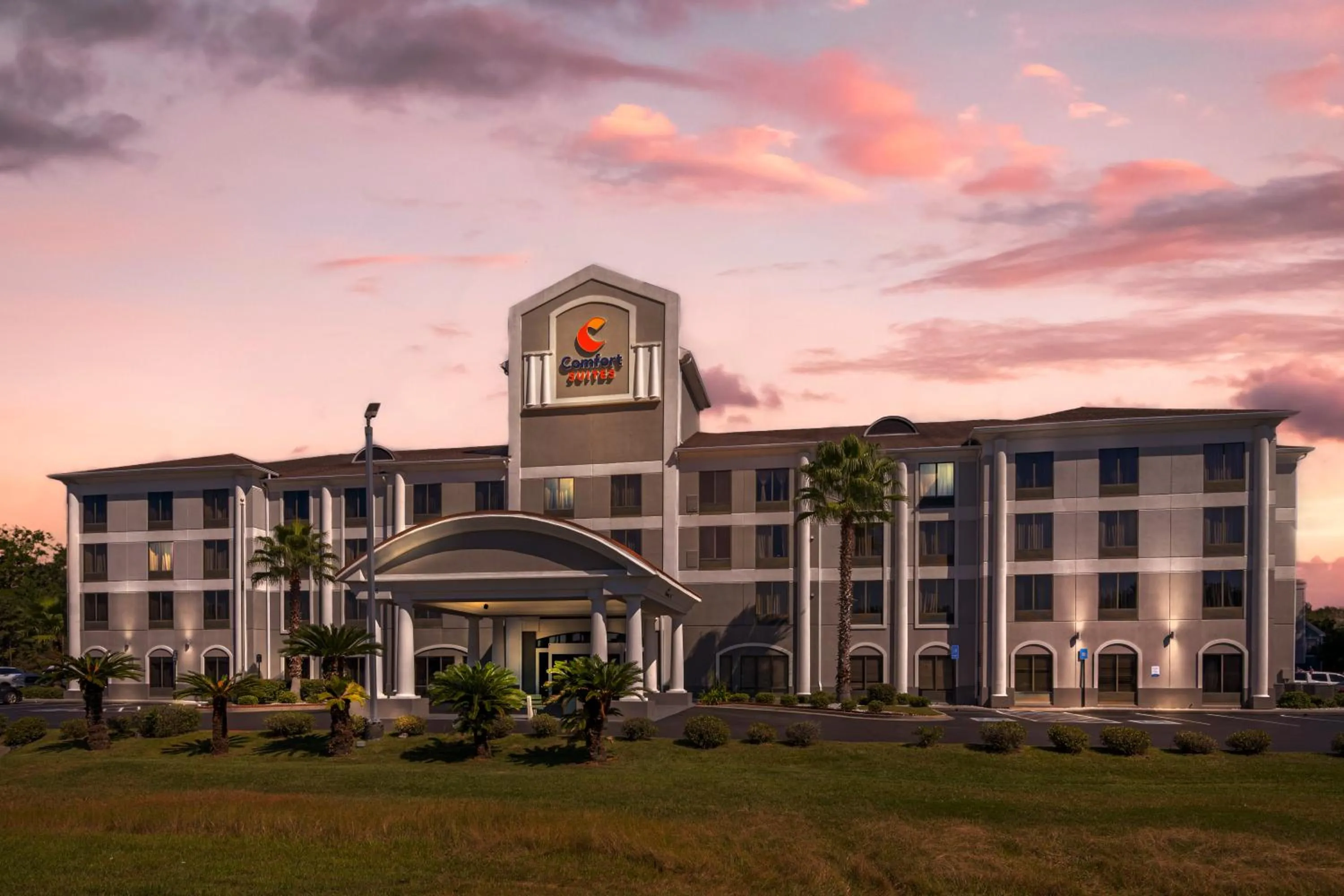 Property building in Comfort Suites Savannah Gateway I-95