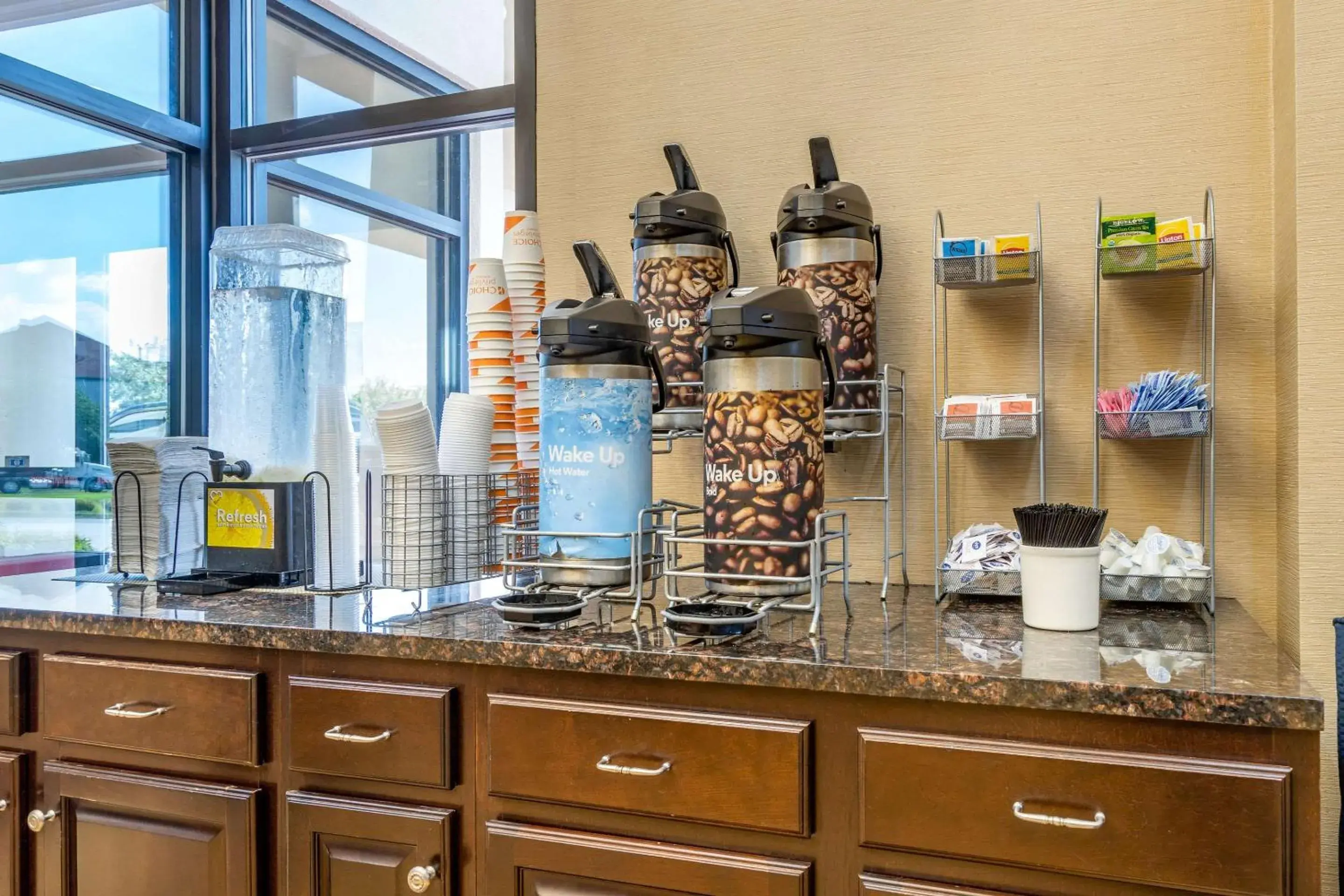 Restaurant/places to eat in Comfort Suites Savannah Gateway I-95 Restaurant/places to eat in Comfort Suites Savannah Gateway I-95