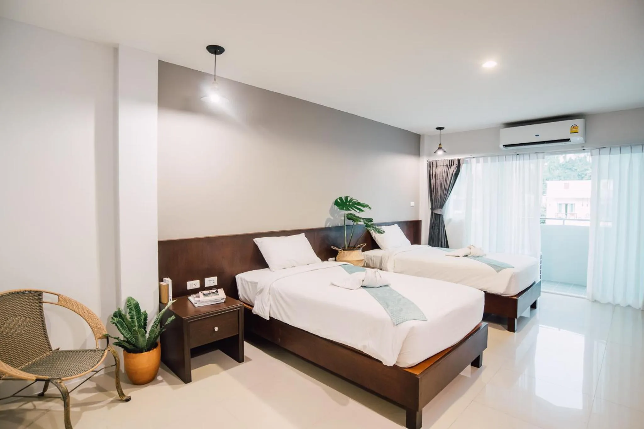 Photo of the whole room, Bed in Harvest House