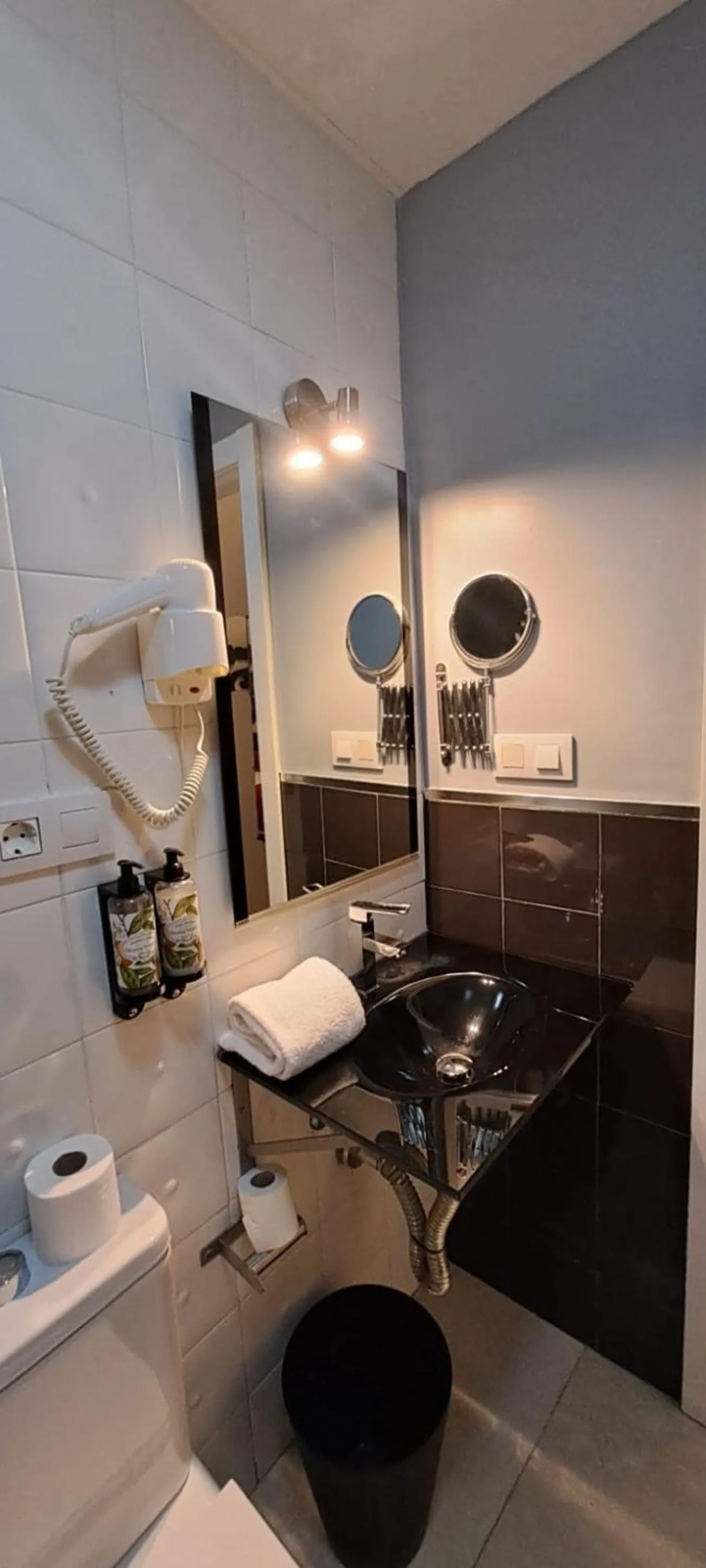 Bathroom in Nest Style Granada