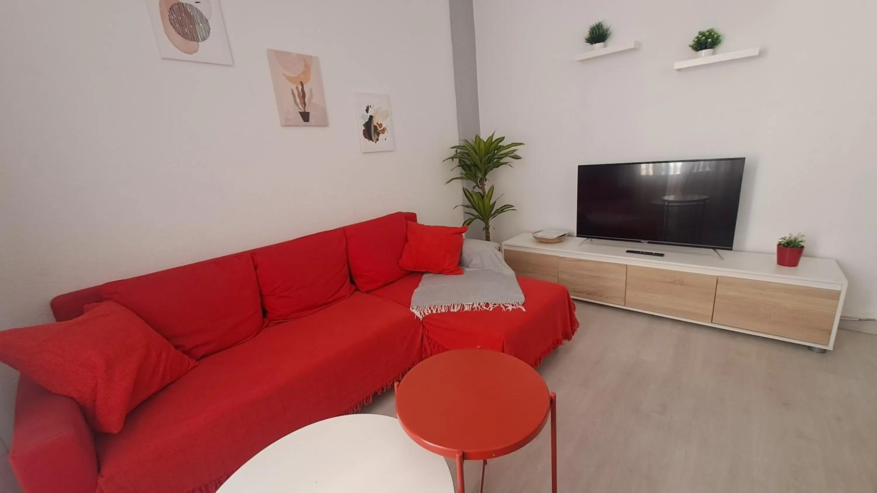 Communal lounge/ TV room in Nest Style Granada
