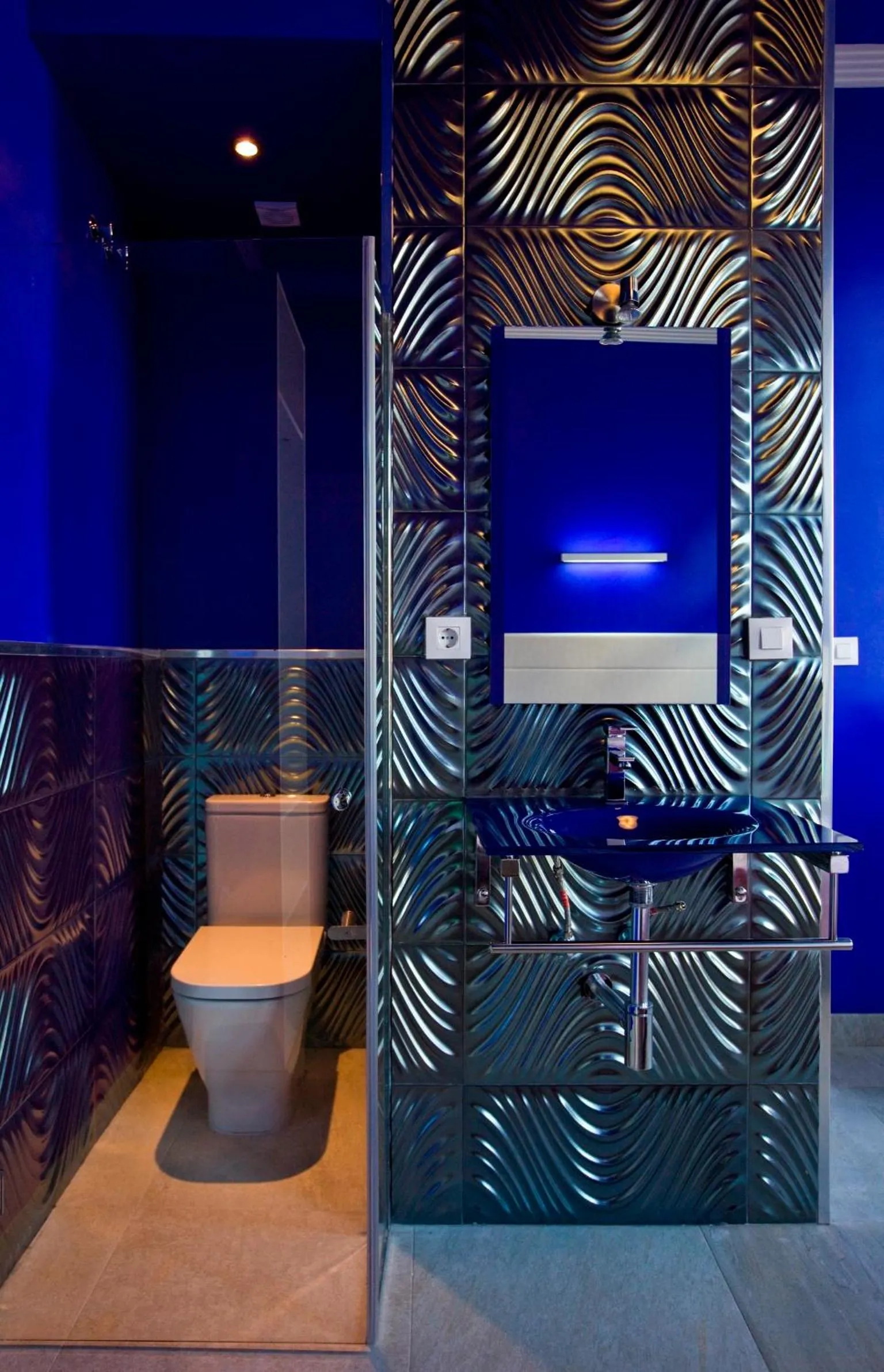 Toilet in Nest Style Granada