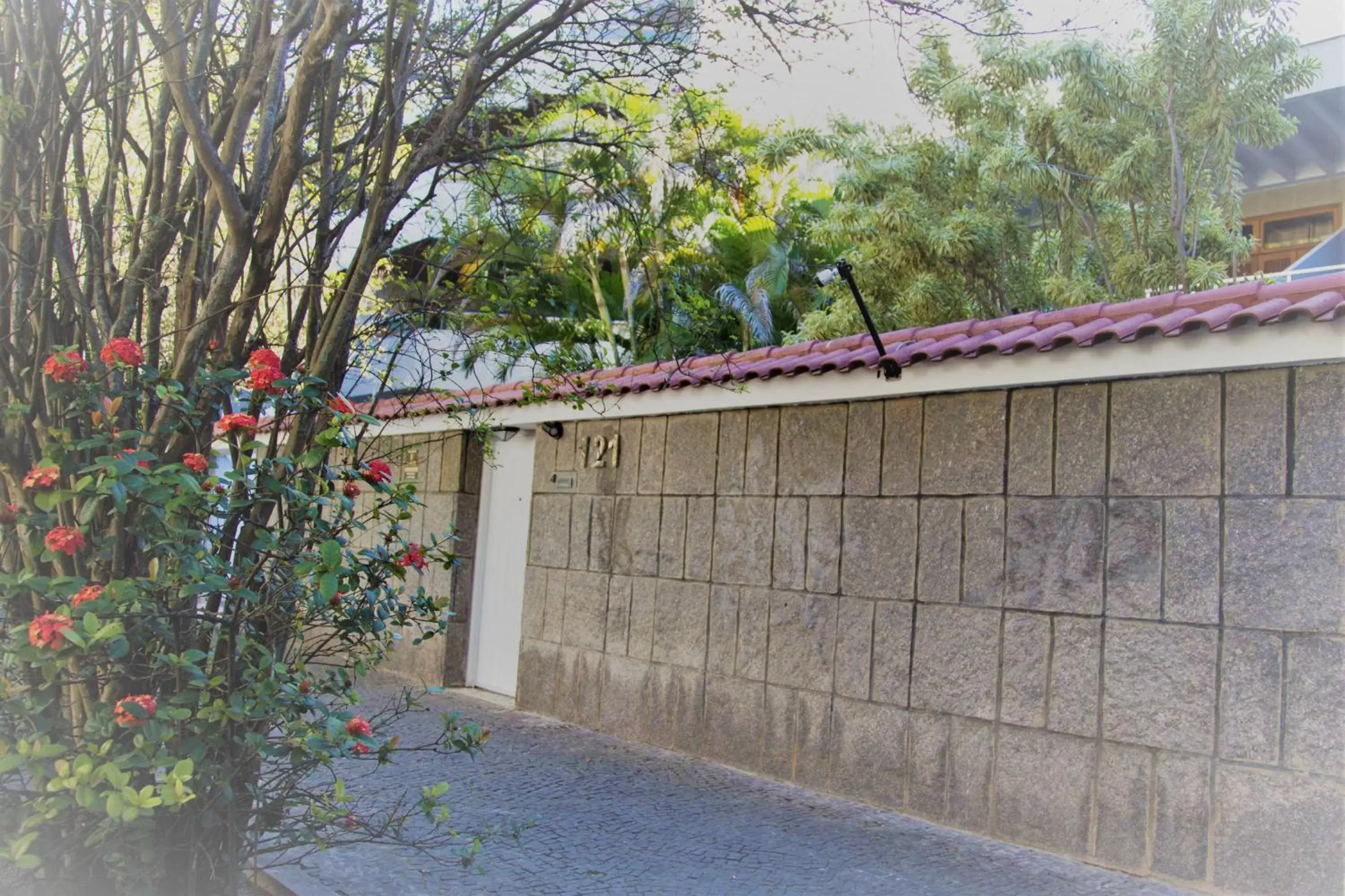 Facade/entrance in REF House Barra Da Tijuca Facade/entrance in REF House Barra Da Tijuca