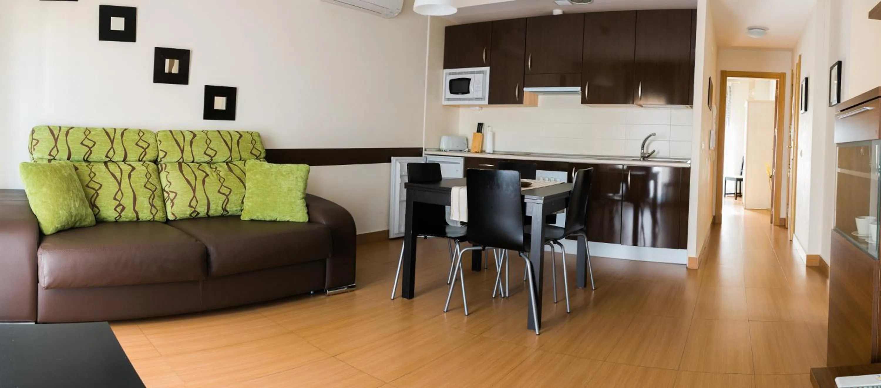 Dining area in Ronda Navarra by Valdesierra