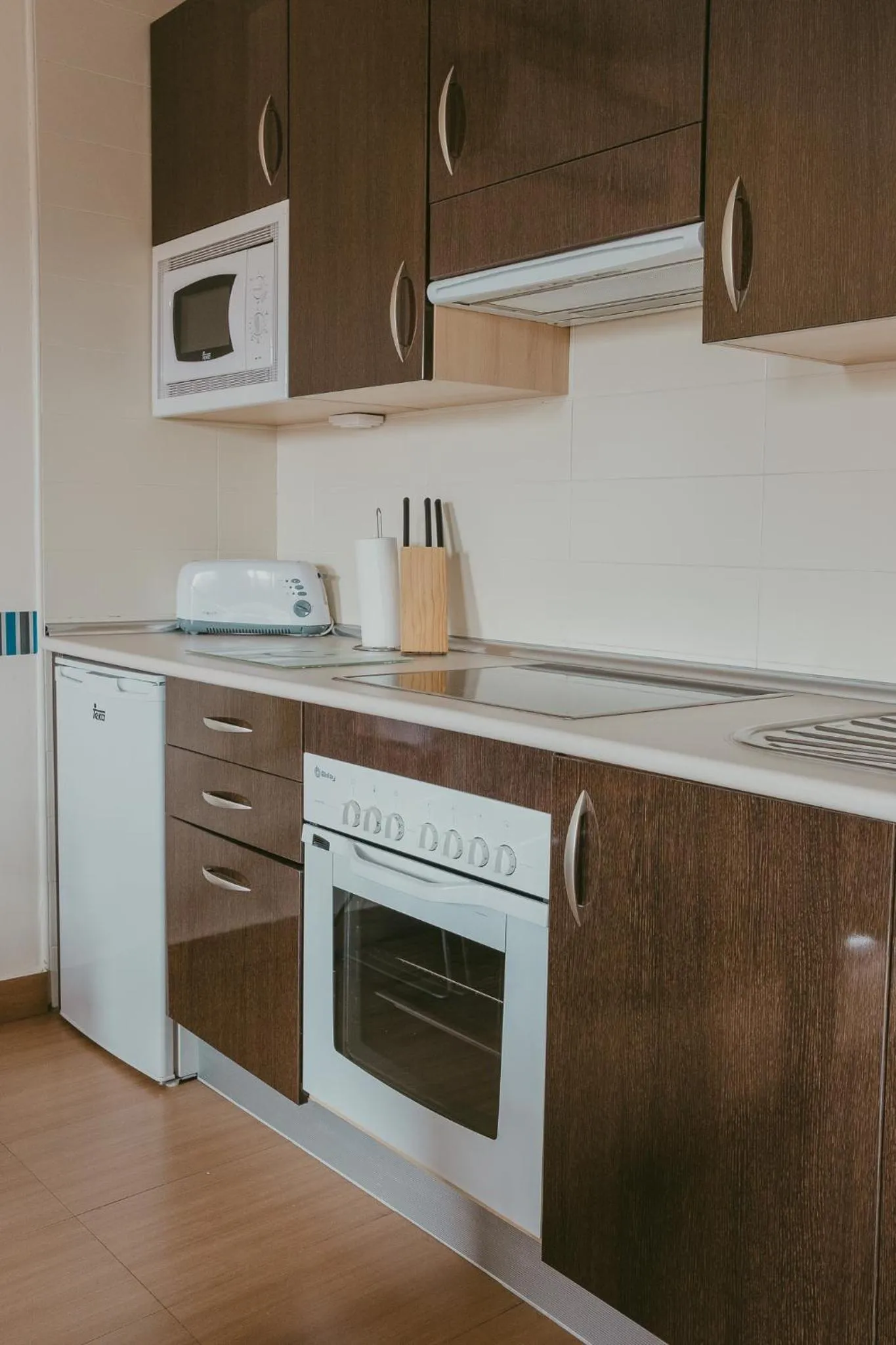 Kitchen or kitchenette in Ronda Navarra by Valdesierra