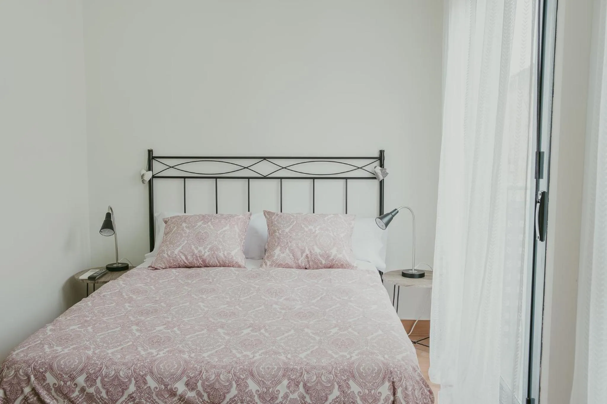 Bed in Ronda Navarra by Valdesierra