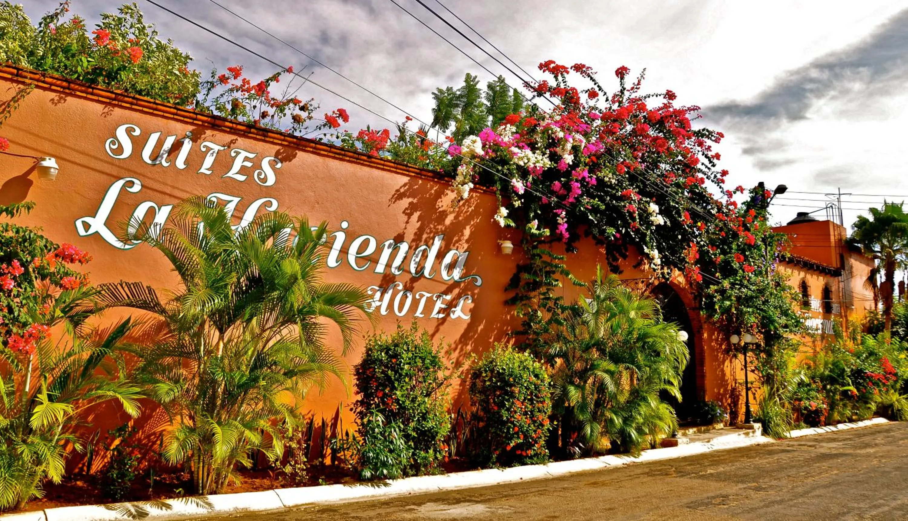 Facade/entrance in Suites La Hacienda