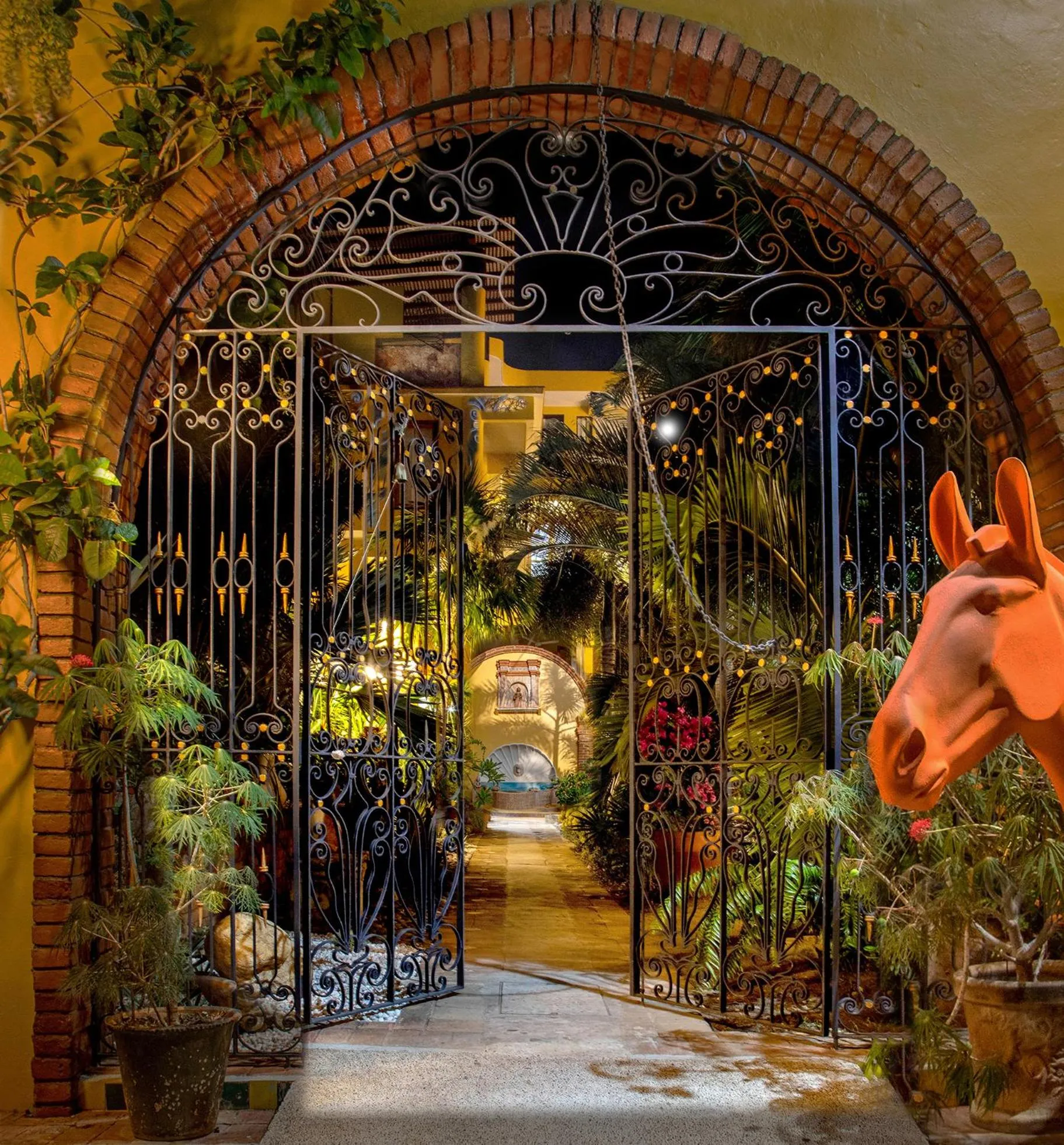 Facade/entrance in Suites La Hacienda