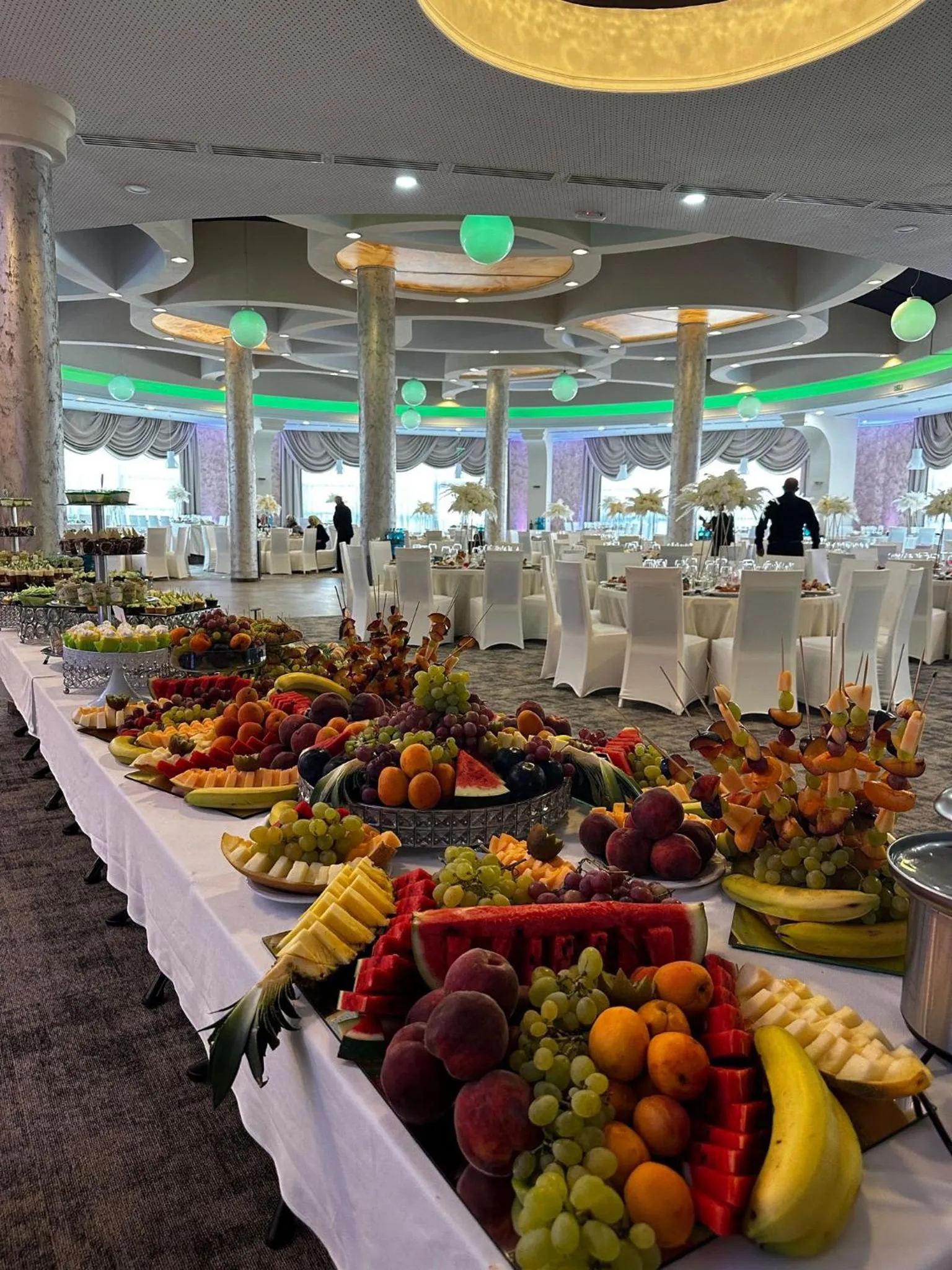 Food and drinks in Black Tulip Hotel