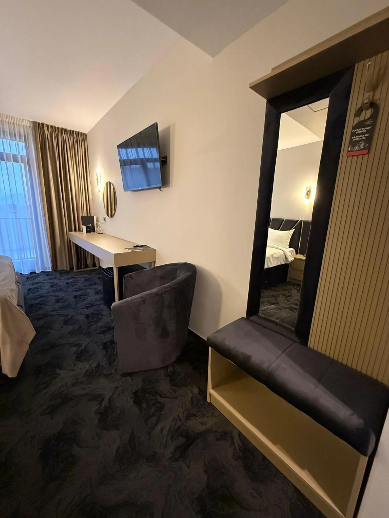 TV and multimedia, Bed in Black Tulip Hotel