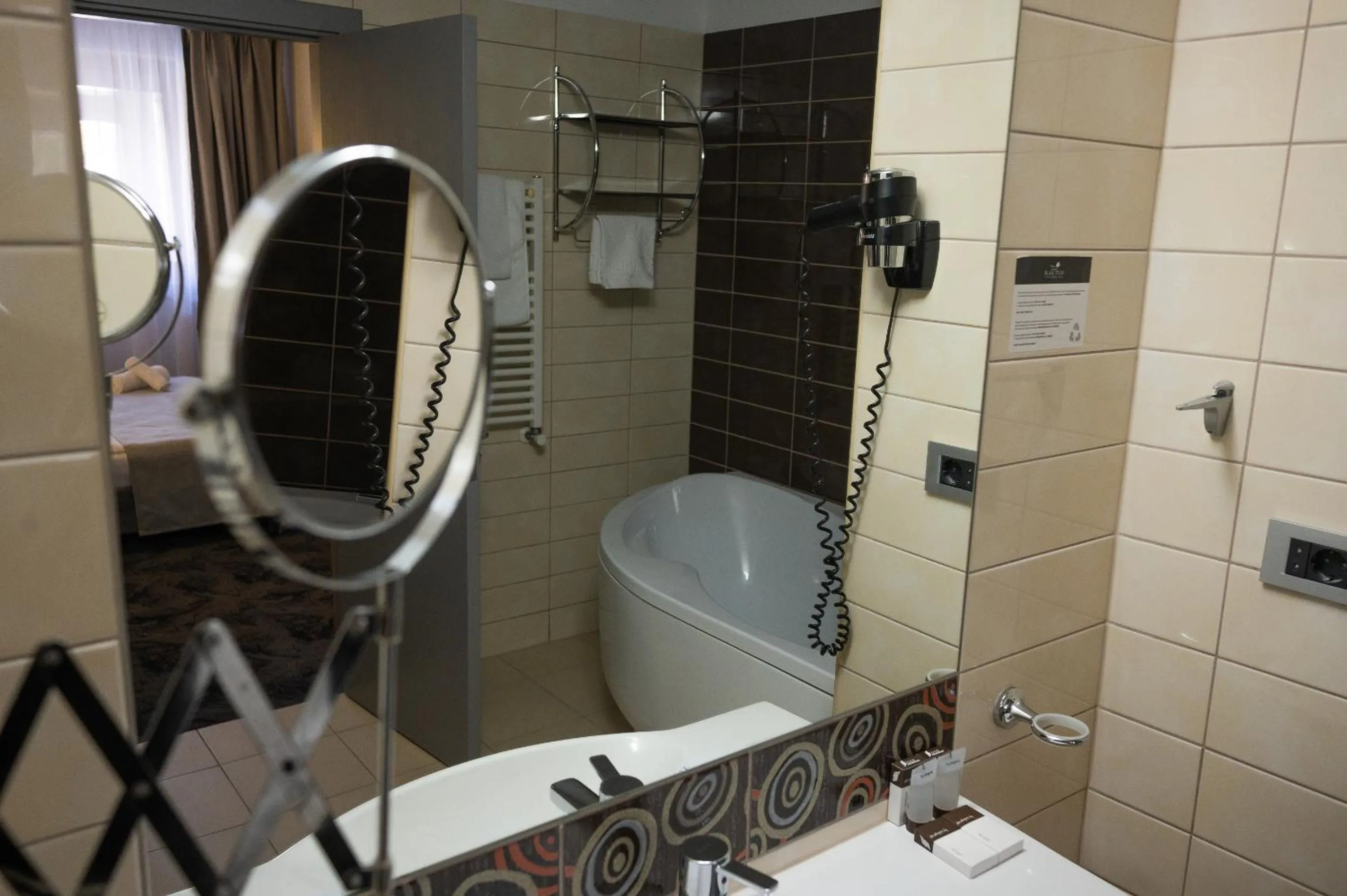 Shower in Black Tulip Hotel