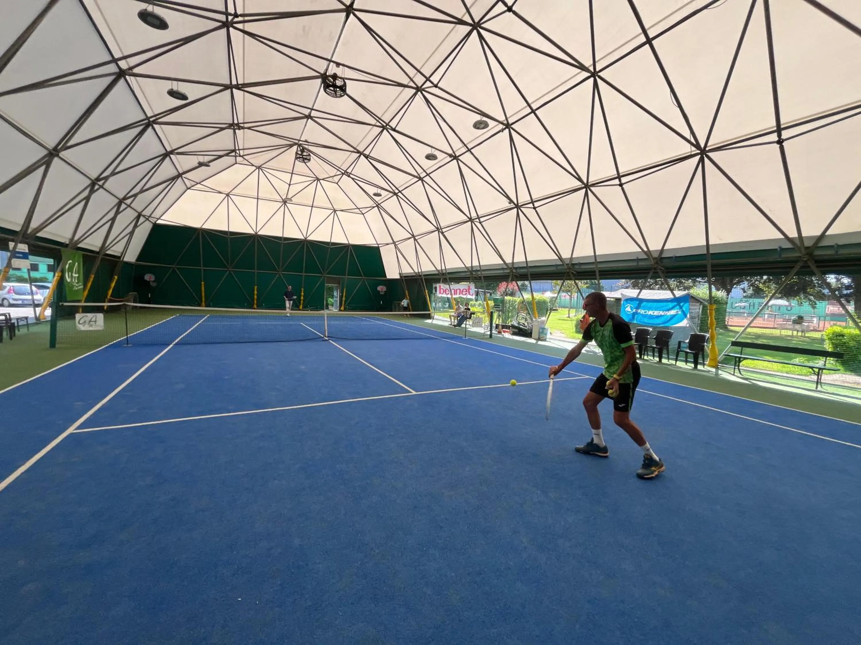 Tennis court in Hotel Sporting Brugherio