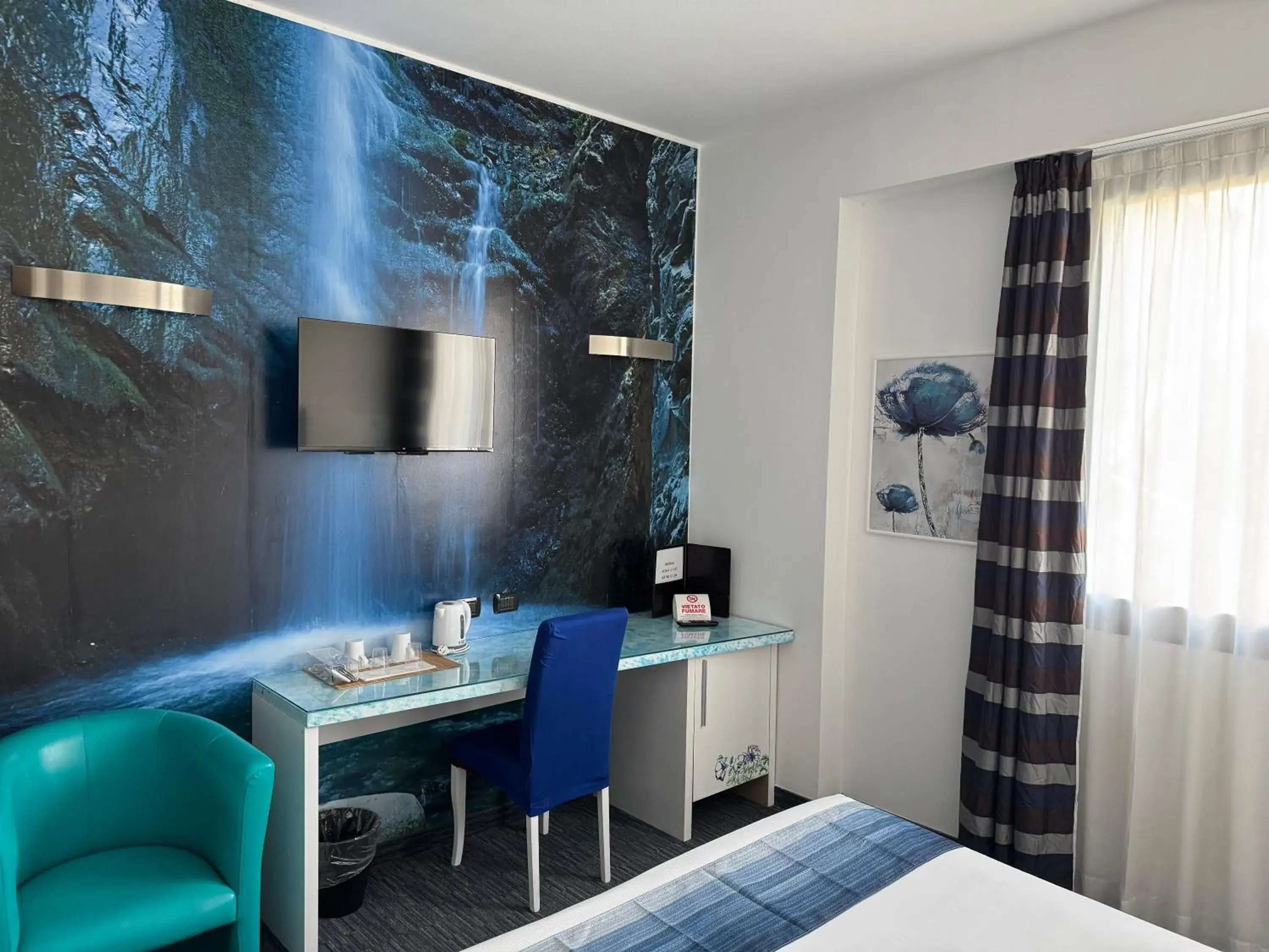 TV and multimedia, Bed in Hotel Sporting Cologno TV and multimedia, Bed in Hotel Sporting Cologno