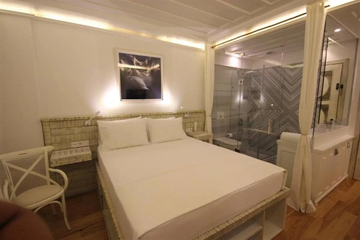 Cunda Pur Beyaz Hotel