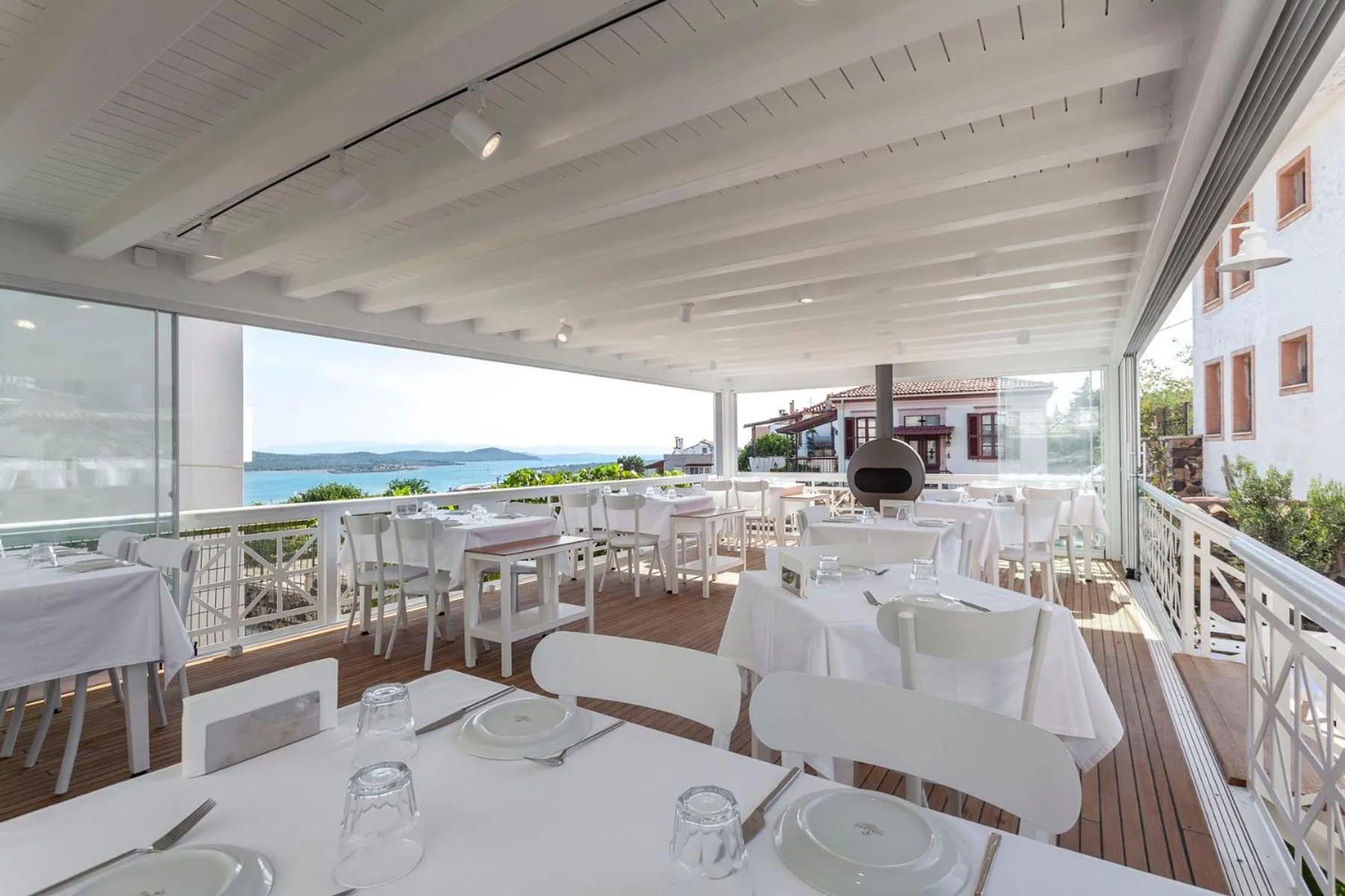 Restaurant/places to eat in Cunda Pur Beyaz Hotel