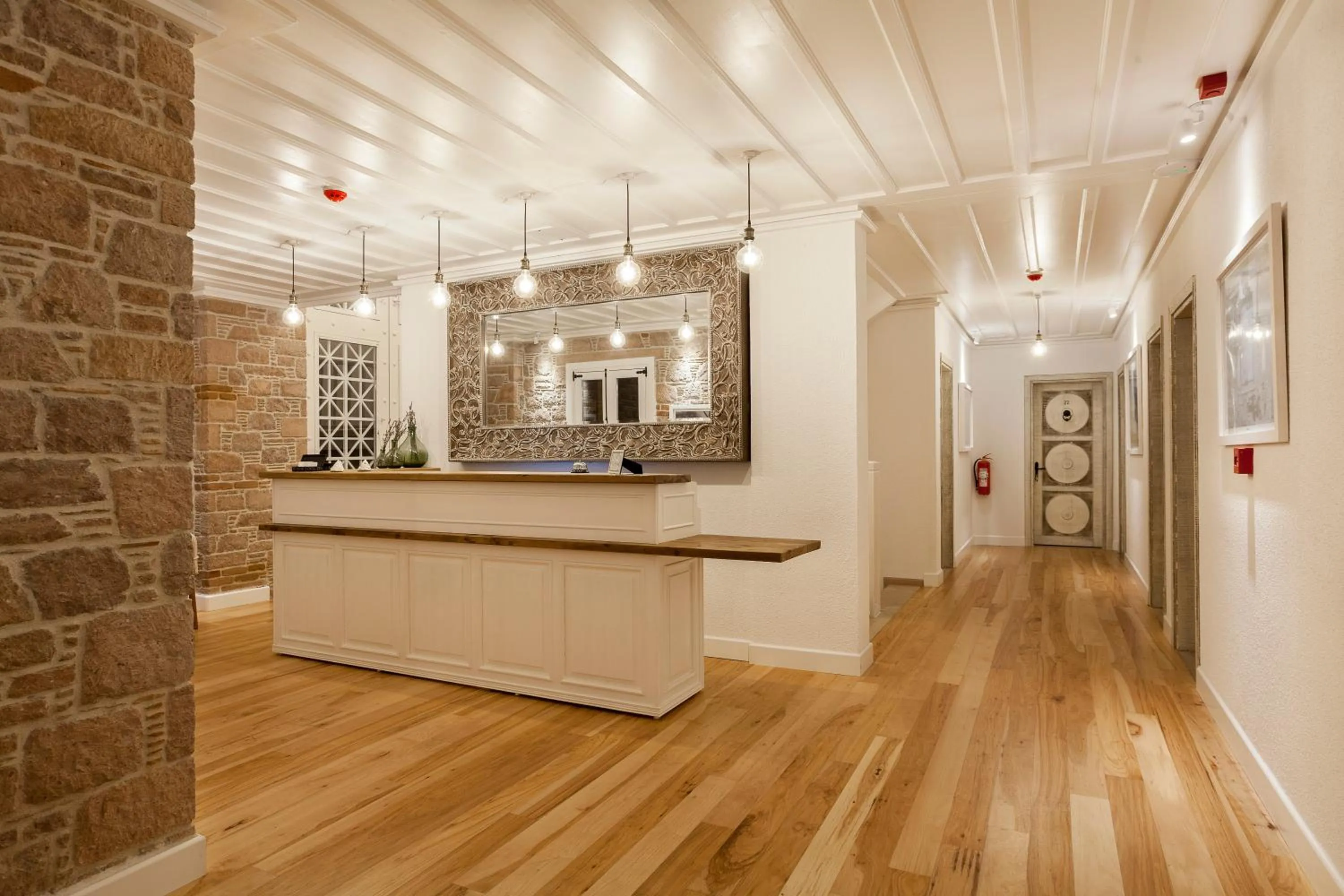 Cunda Pur Beyaz Hotel