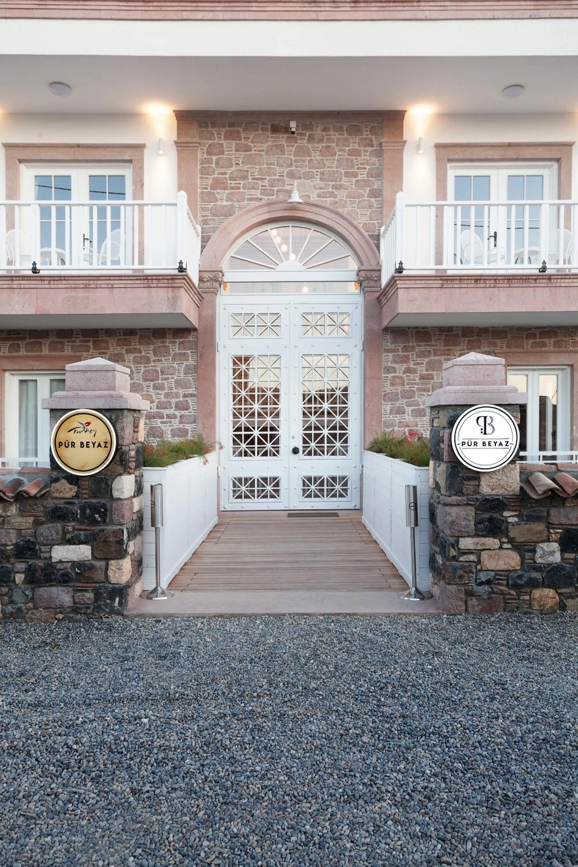 Cunda Pur Beyaz Hotel