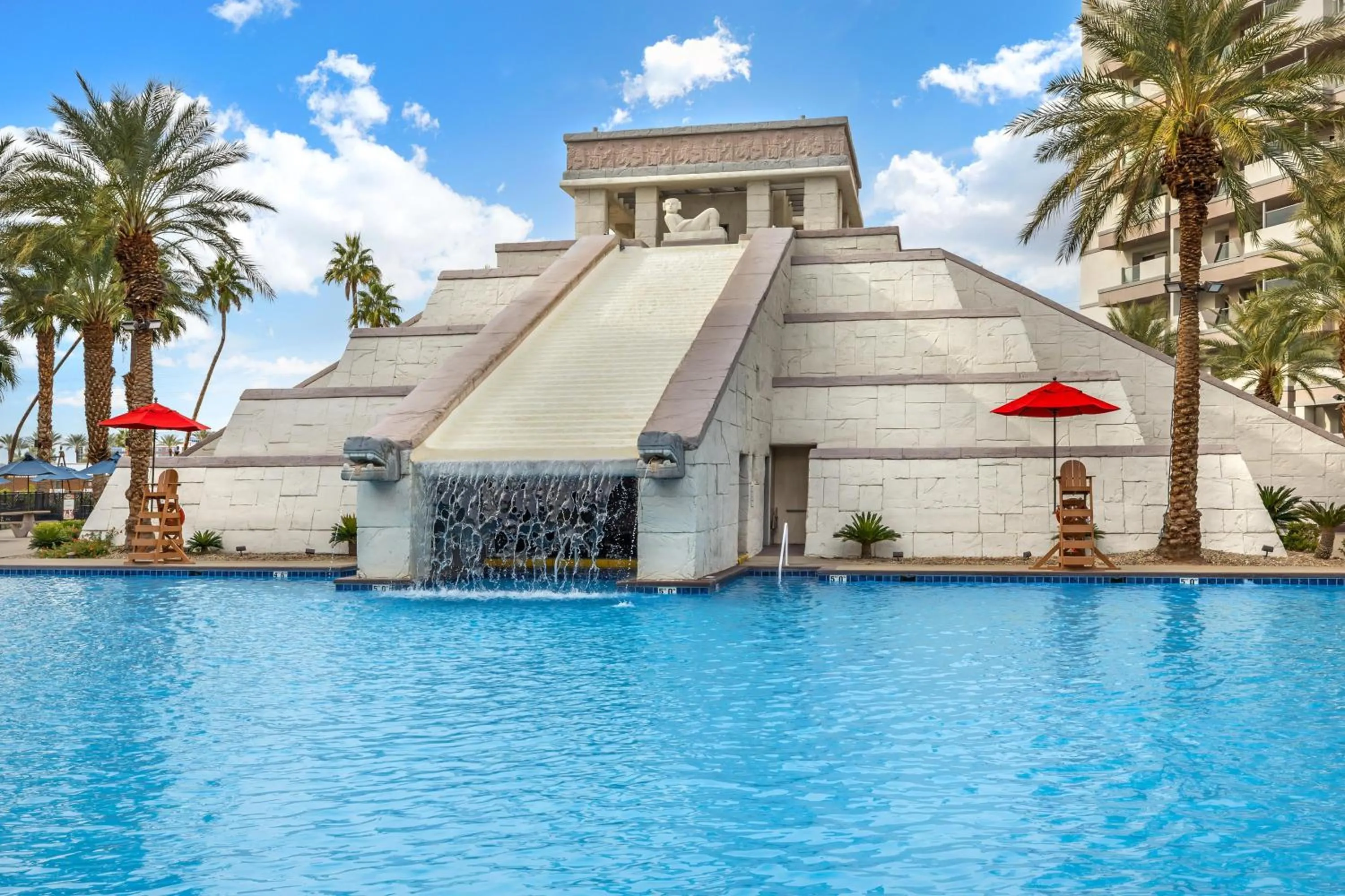Pool view in Hilton Vacation Club Cancun Resort Las Vegas