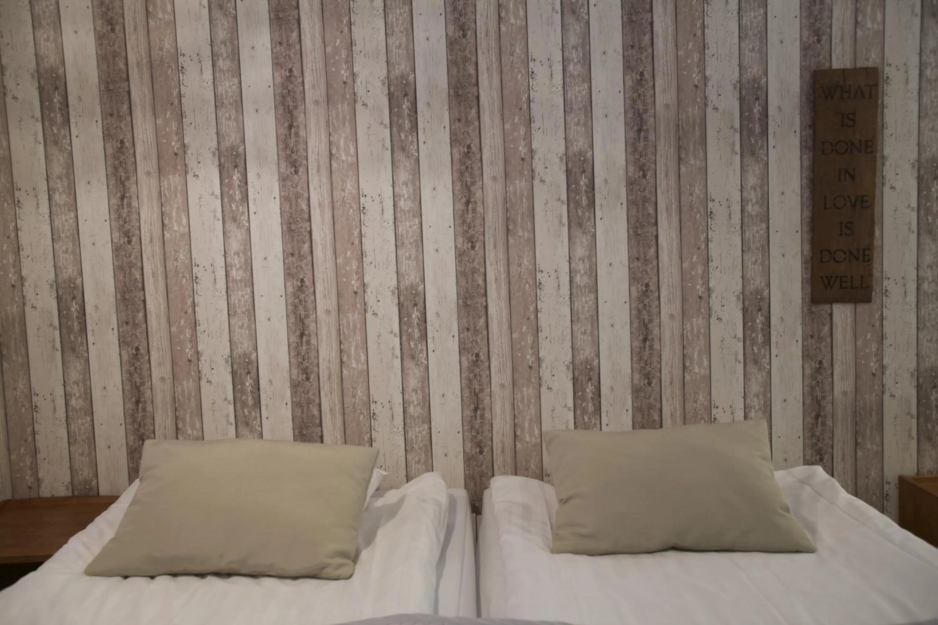 Bedroom, Bed in Ukko