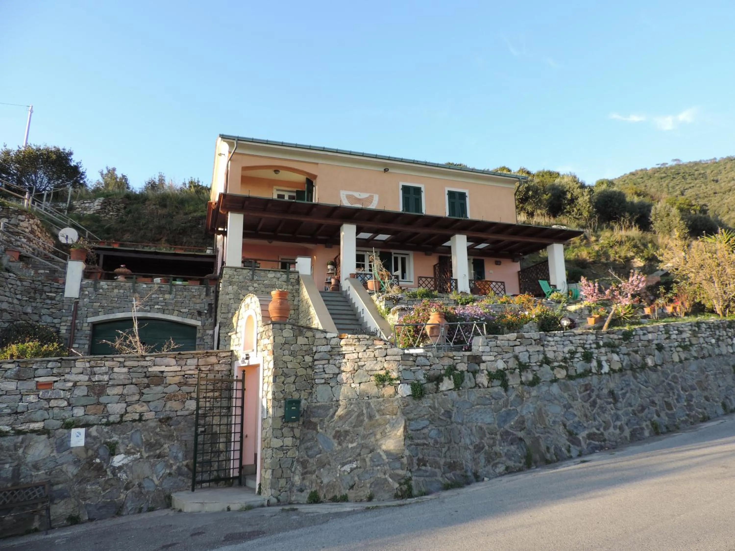 Property building in La Serra Sul Mare