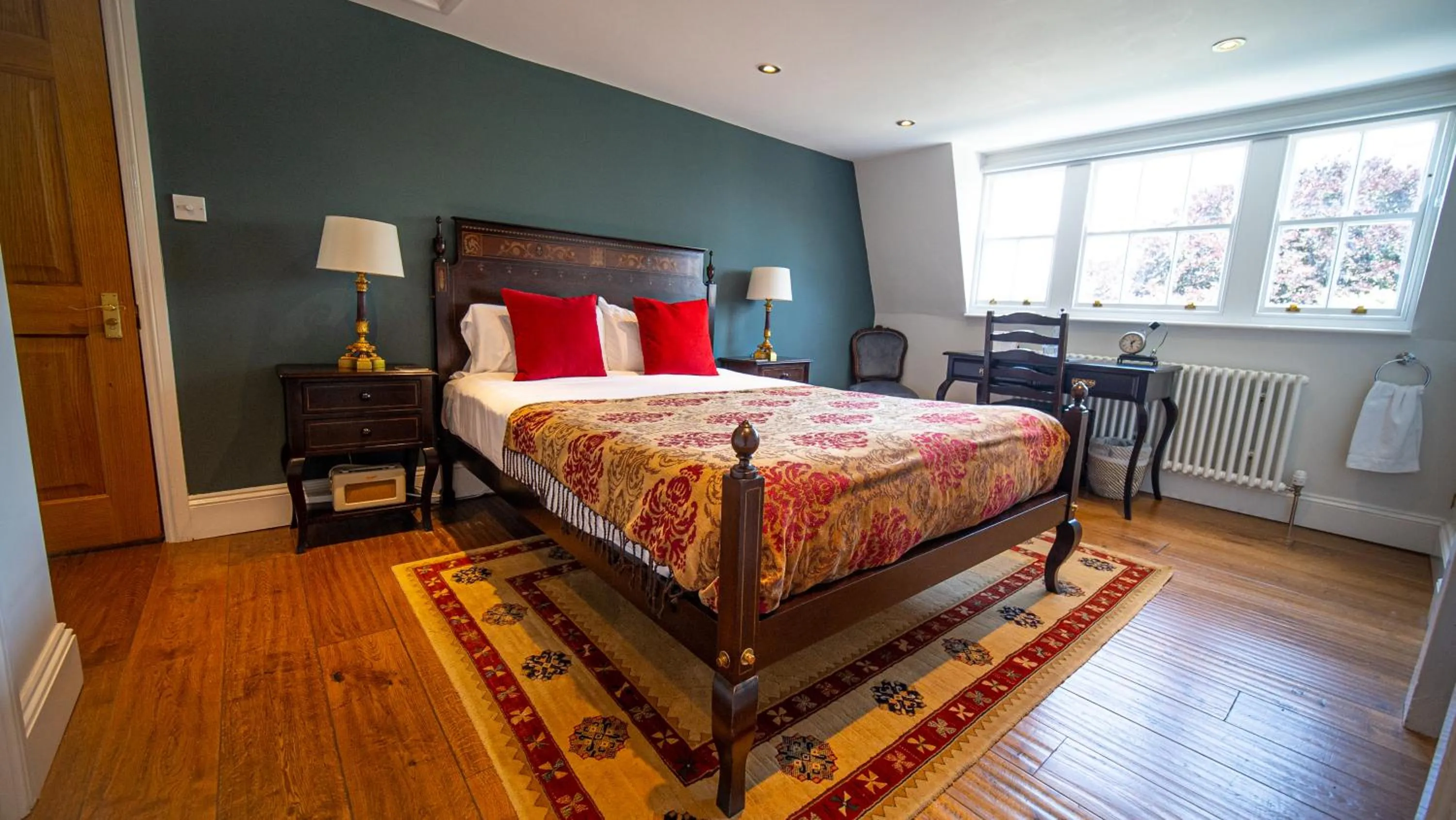 Bed in 3 Berkeley Square Guesthouse