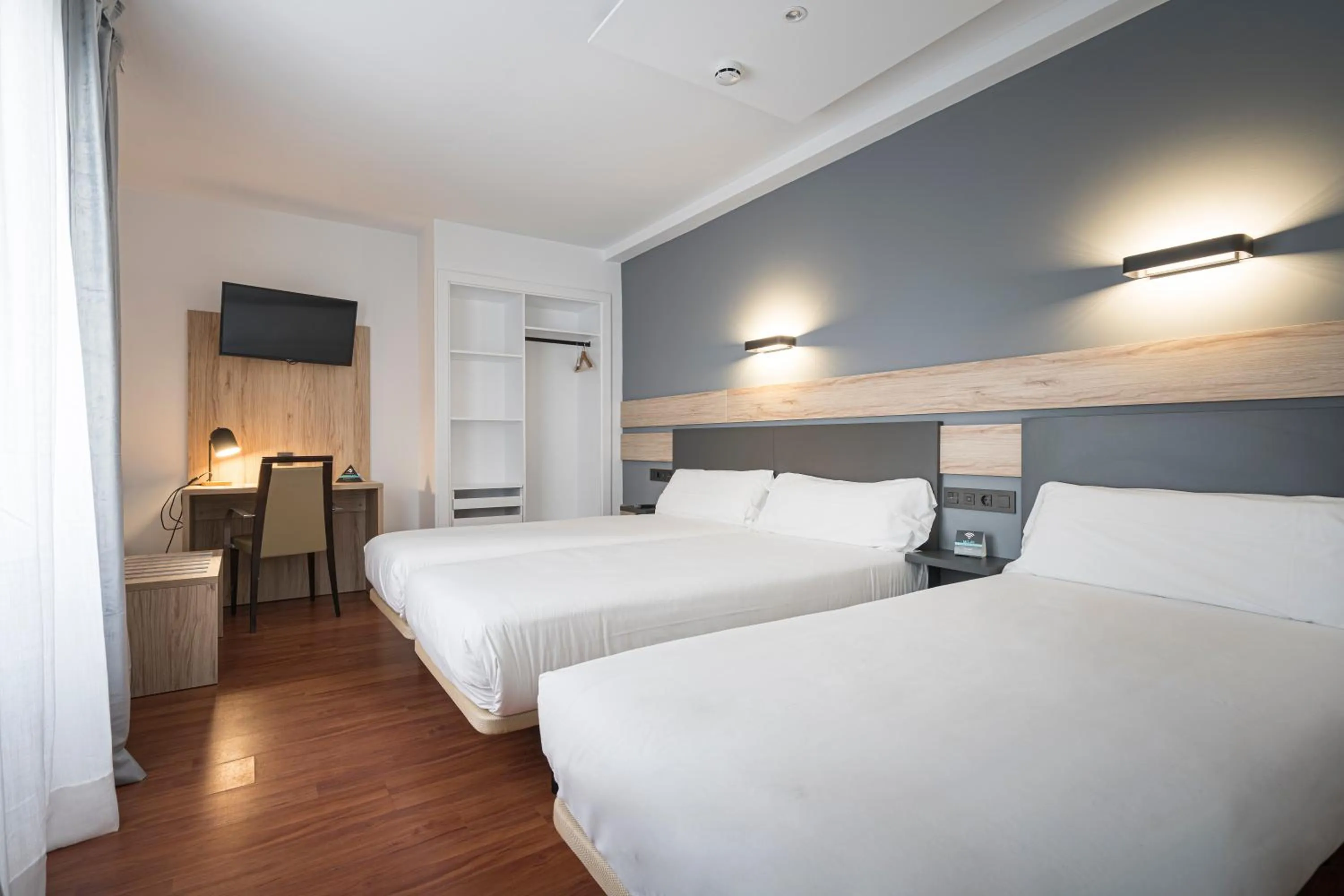 Bed in Hotel Alda Centro Gijón