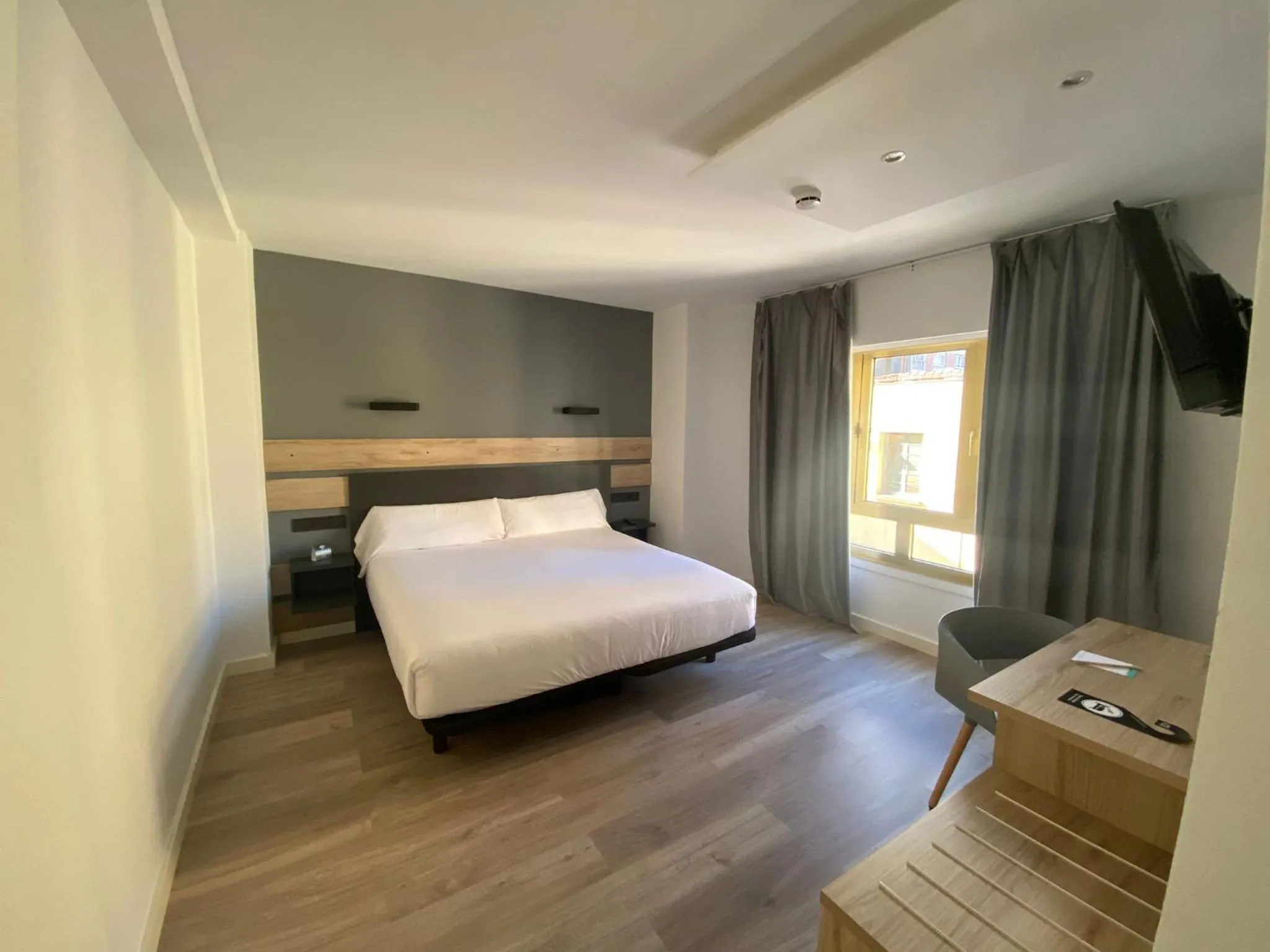 Bed in Hotel Alda Centro Gijón