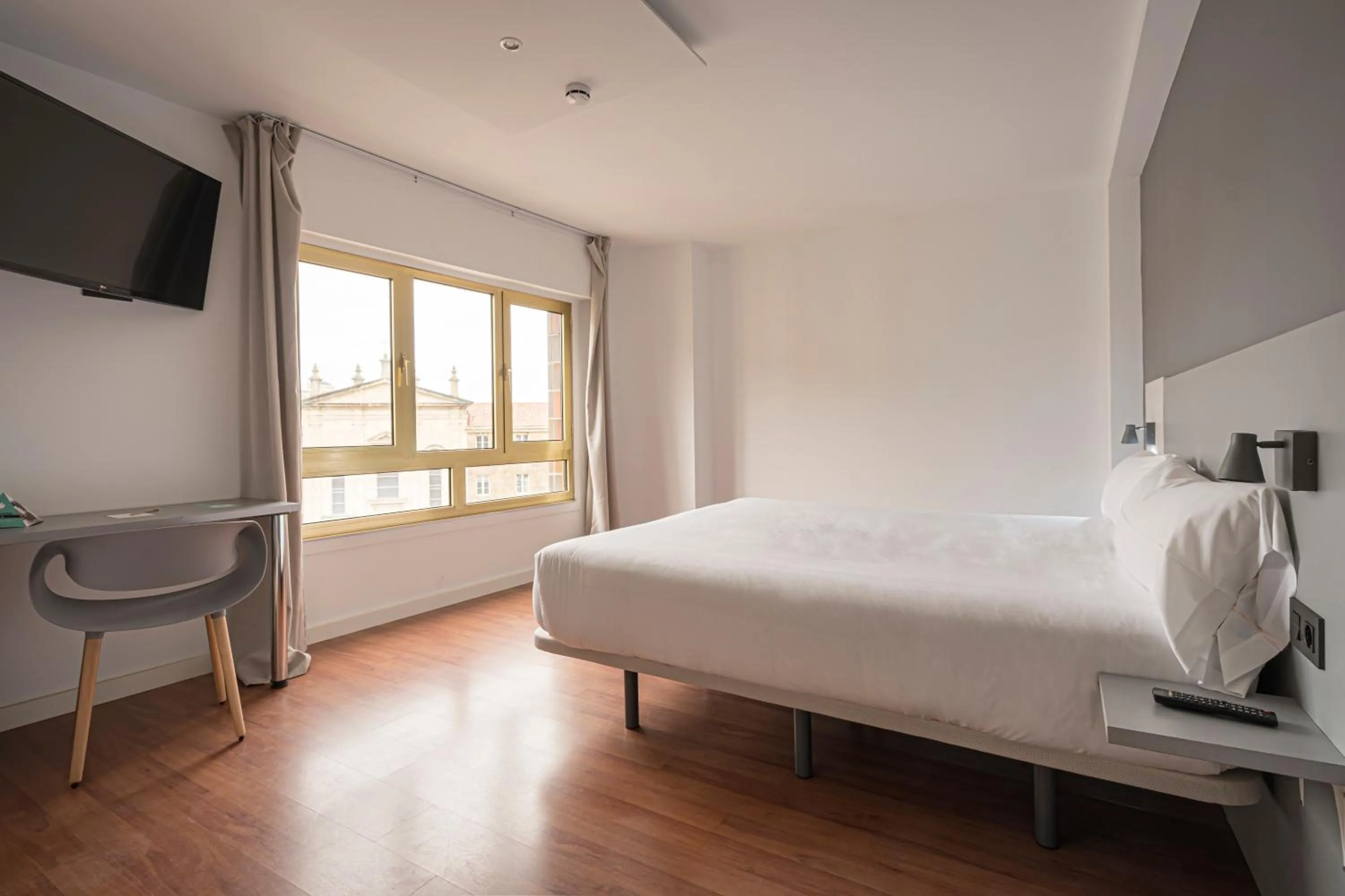 Photo of the whole room, Bed in Hotel Alda Centro Gijón