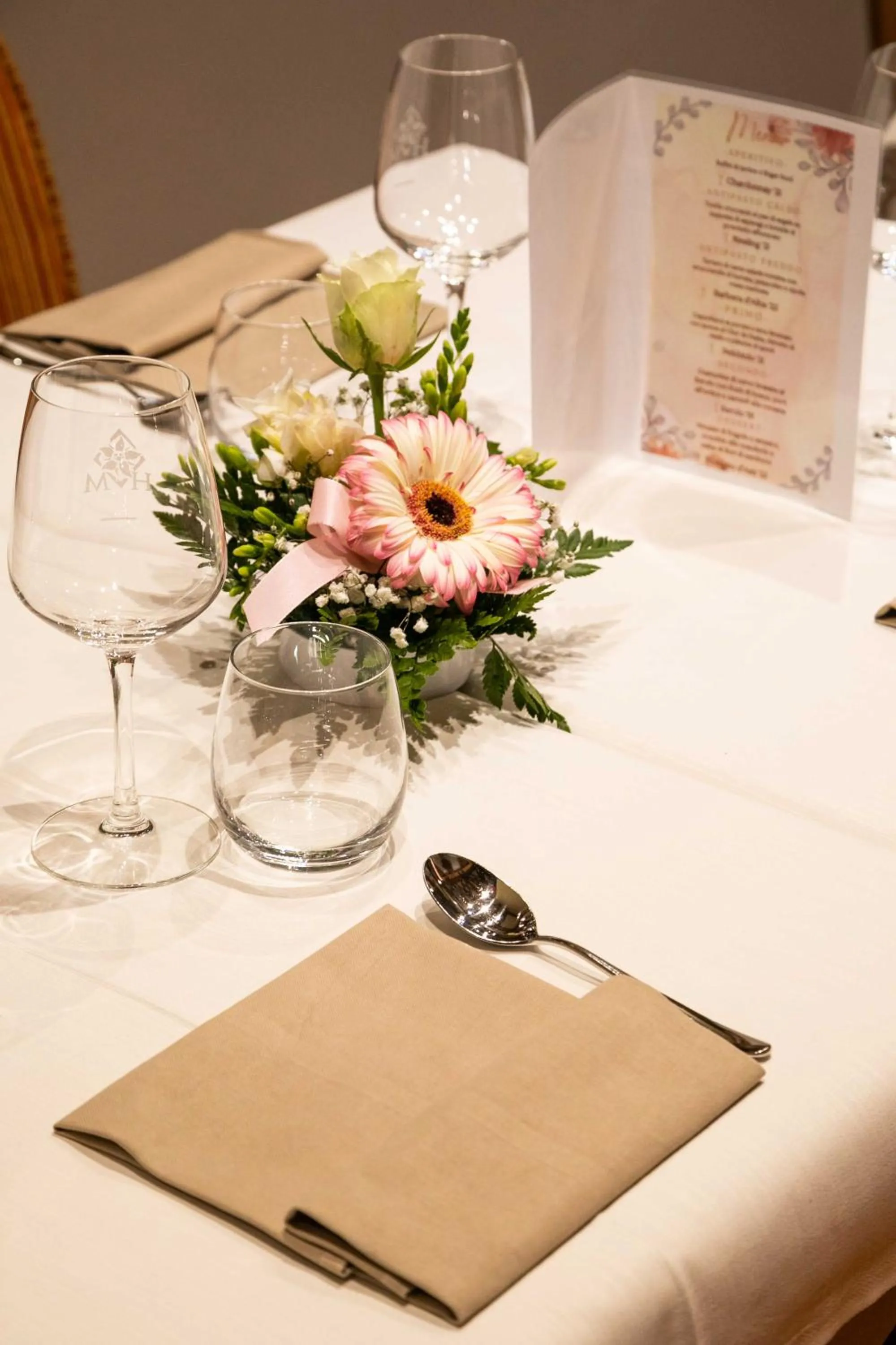 Restaurant/places to eat in Hotel Medil