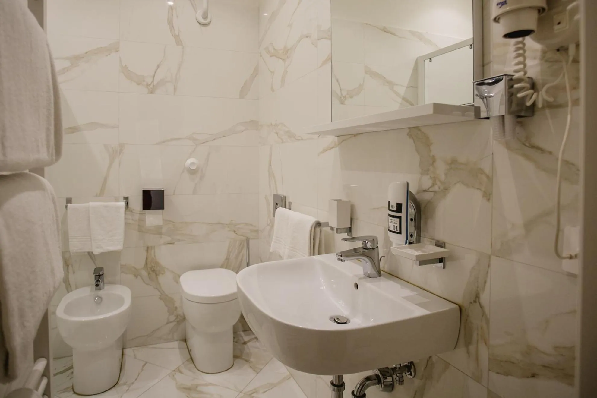 Shower in Hotel San Marco Sestola